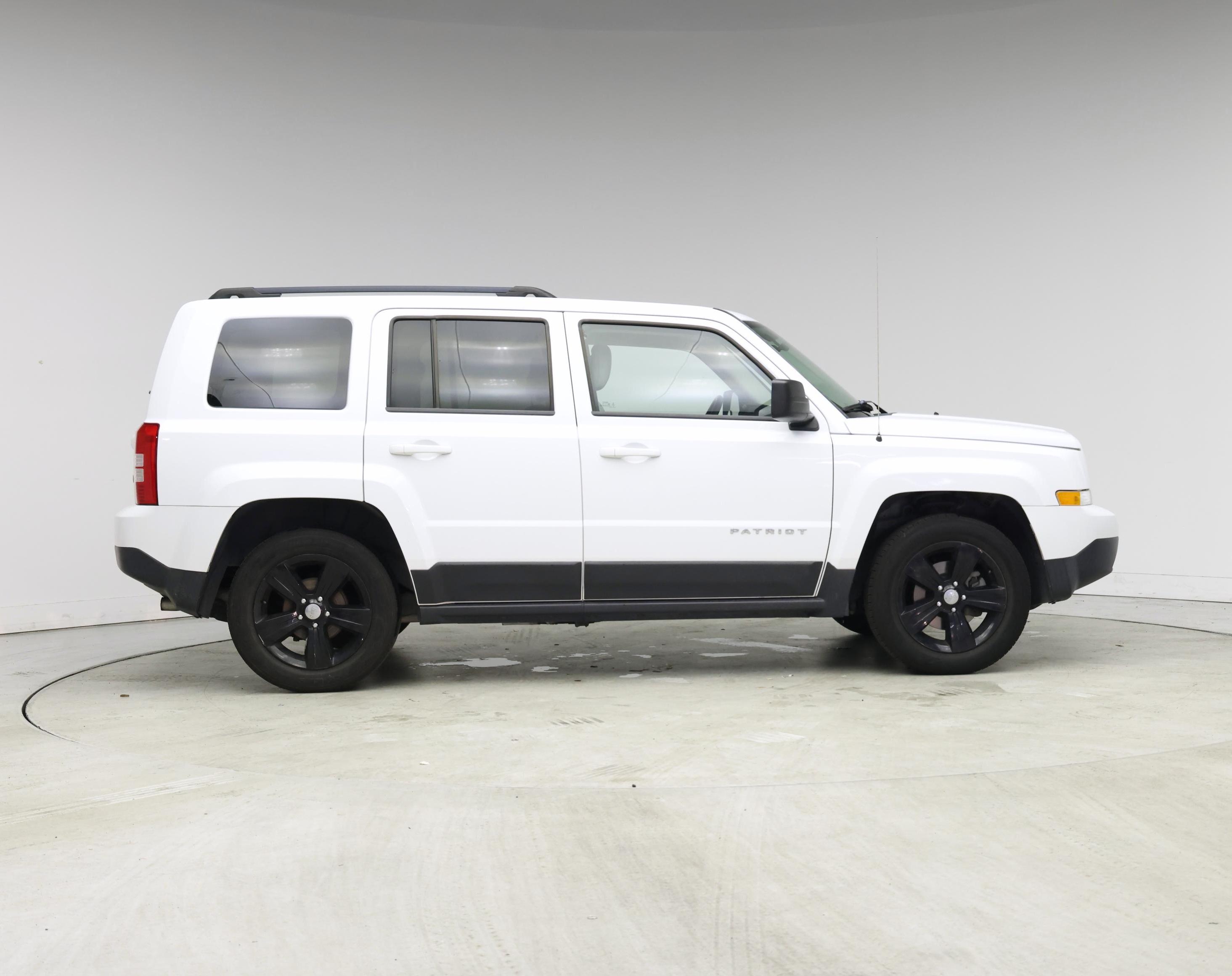 Thumbnail: 2016 Jeep Patriot - 7