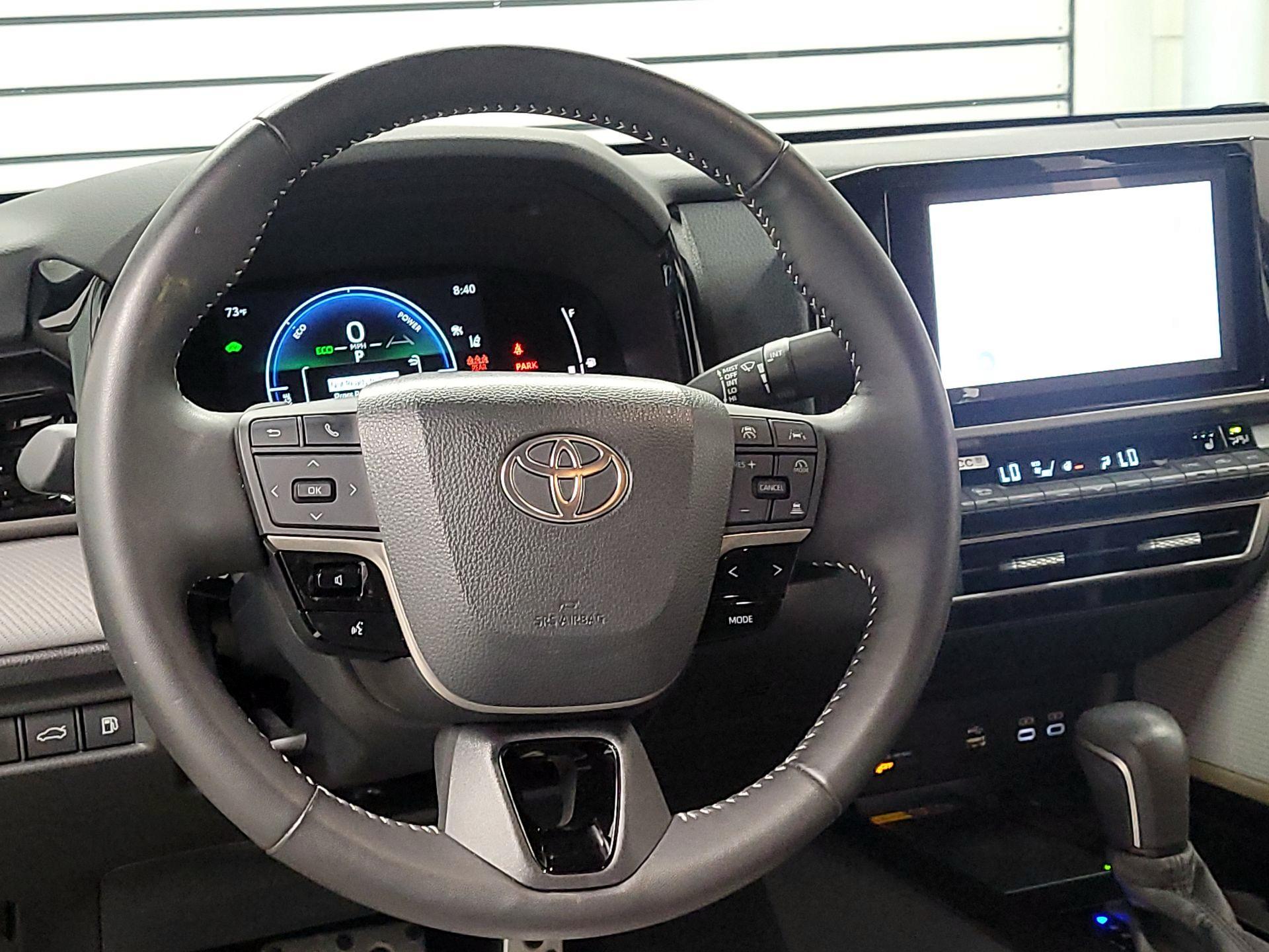 Thumbnail: 2025 Toyota Camry - 10