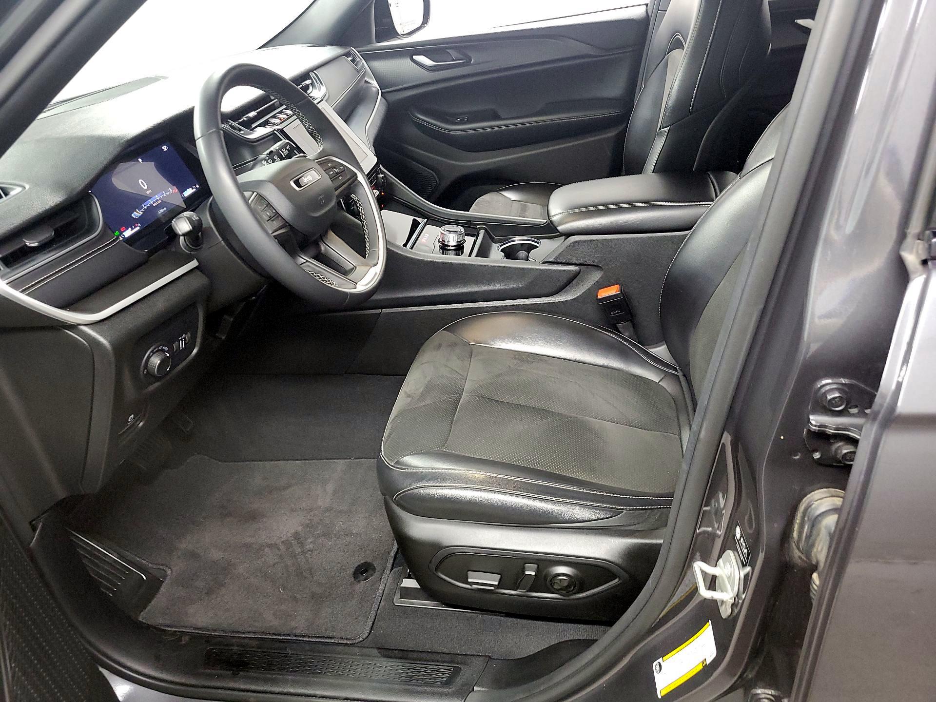 Thumbnail: 2023 Jeep Grand Cherokee - 11