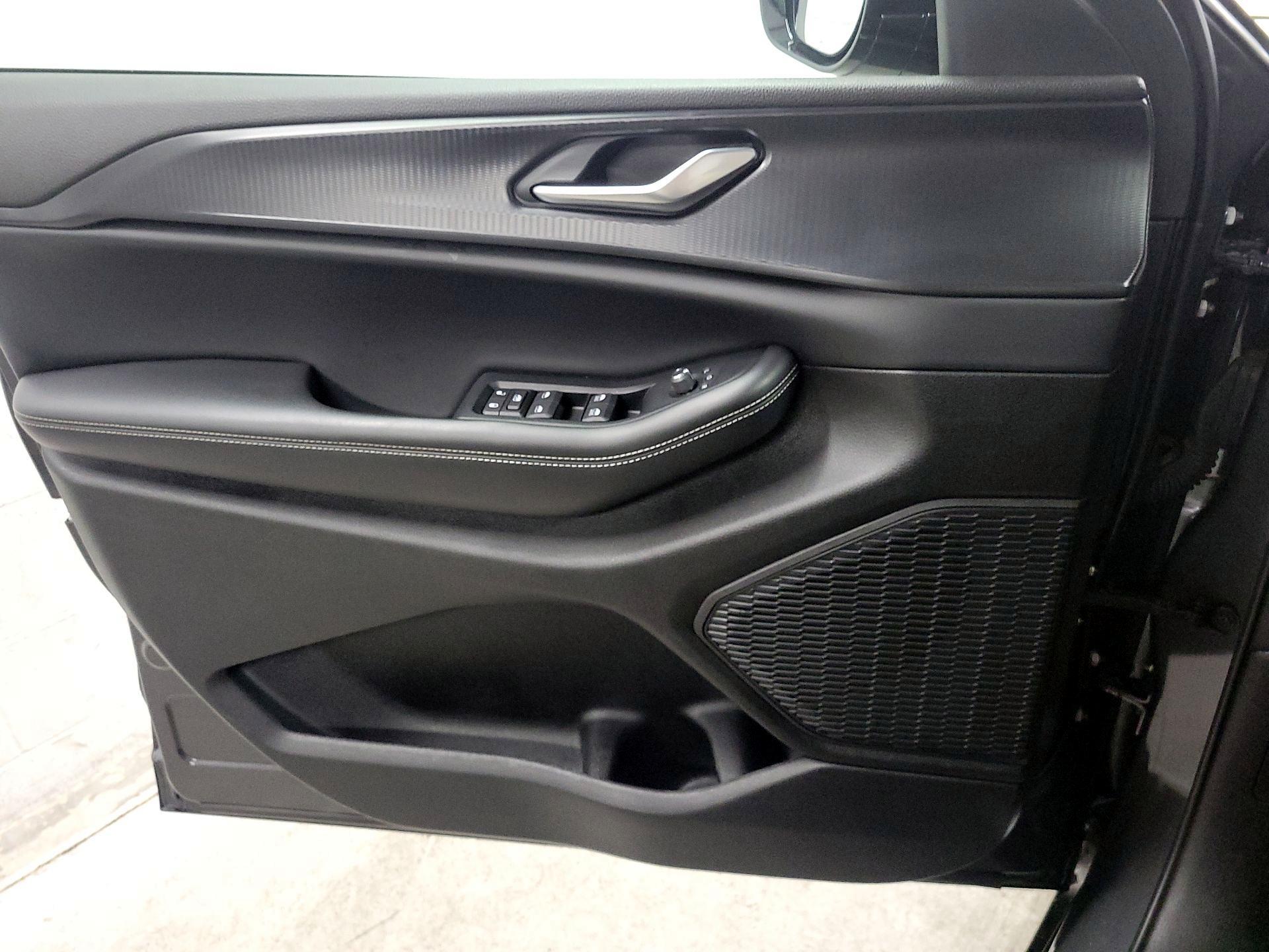 Thumbnail: 2023 Jeep Grand Cherokee - 12