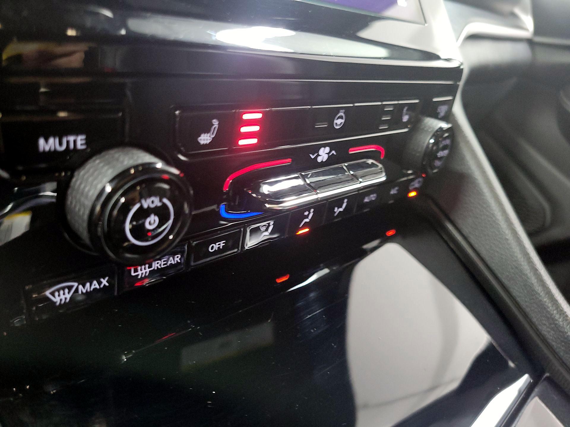 Thumbnail: 2023 Jeep Grand Cherokee - 16