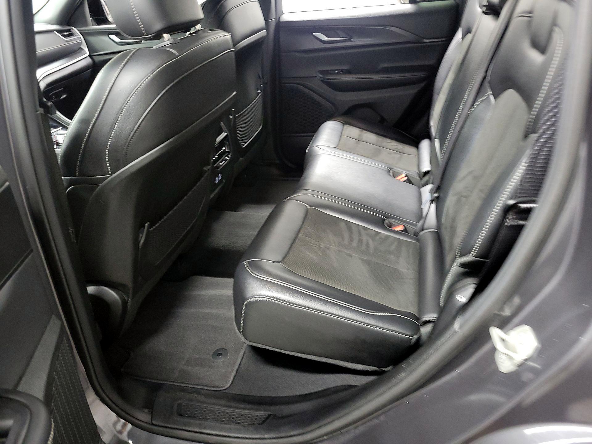 Thumbnail: 2023 Jeep Grand Cherokee - 18