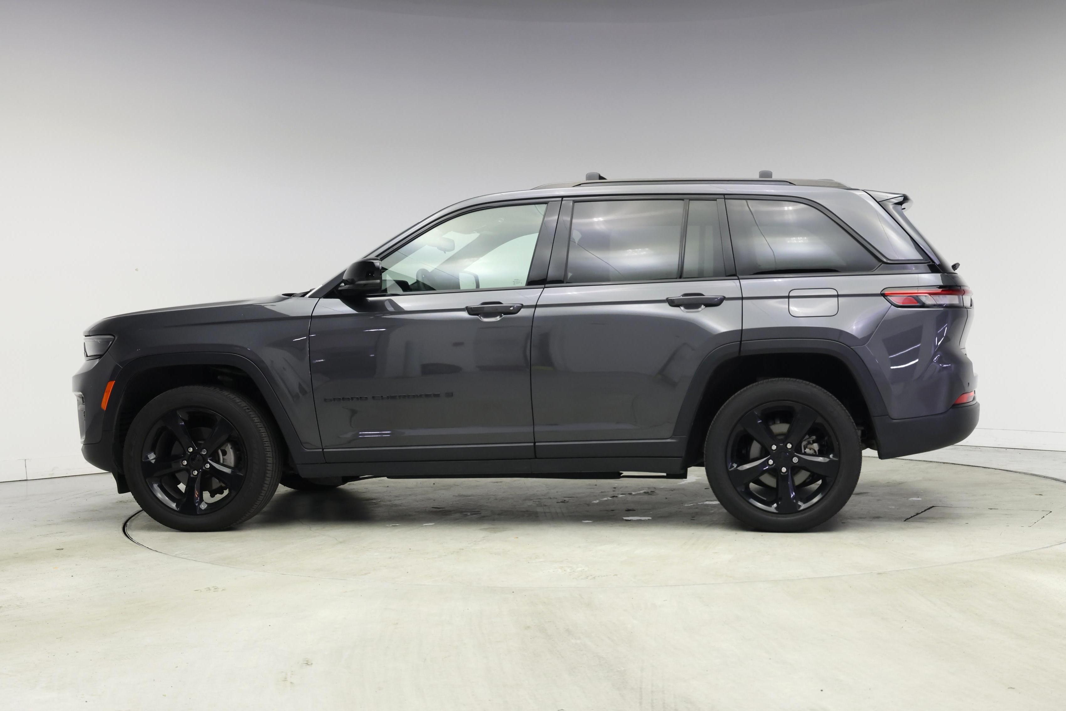 Thumbnail: 2023 Jeep Grand Cherokee - 3