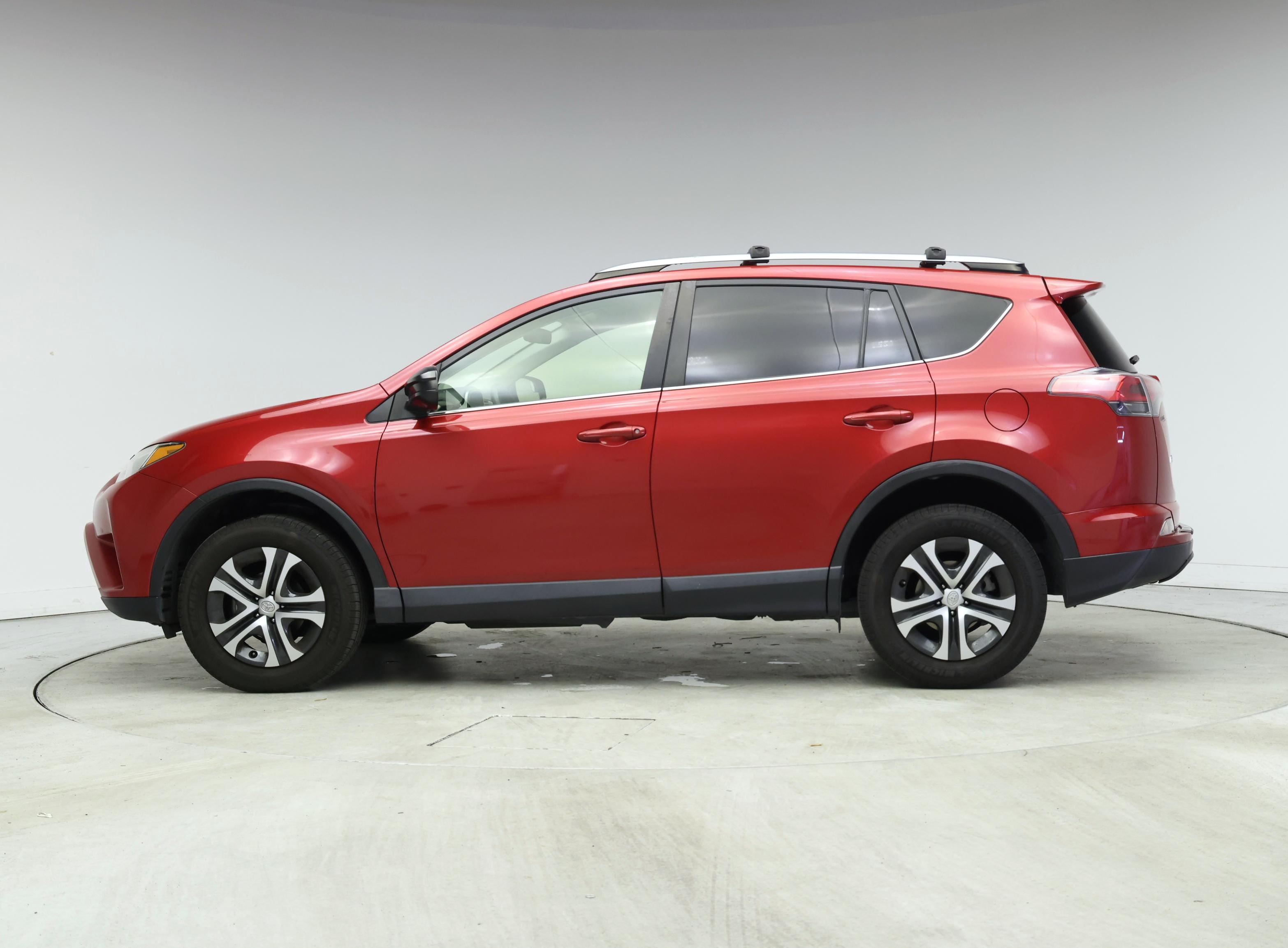 Thumbnail: 2017 Toyota RAV4 - 3