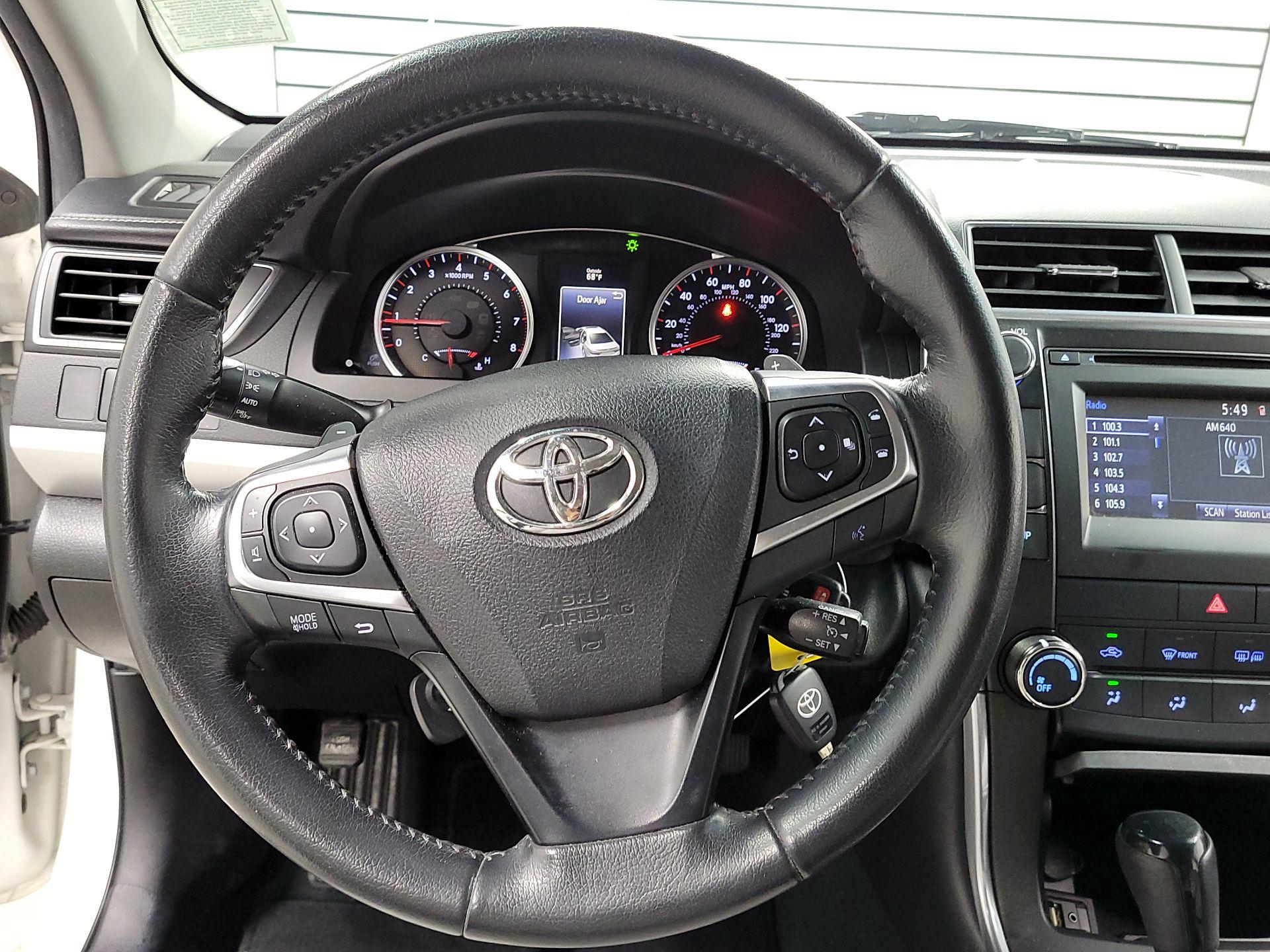 Thumbnail: 2015 Toyota Camry - 10