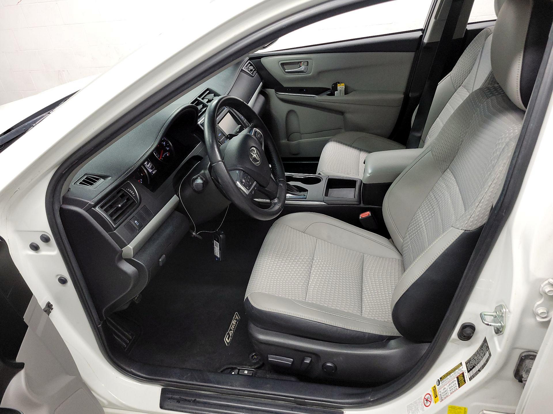 Thumbnail: 2015 Toyota Camry - 11