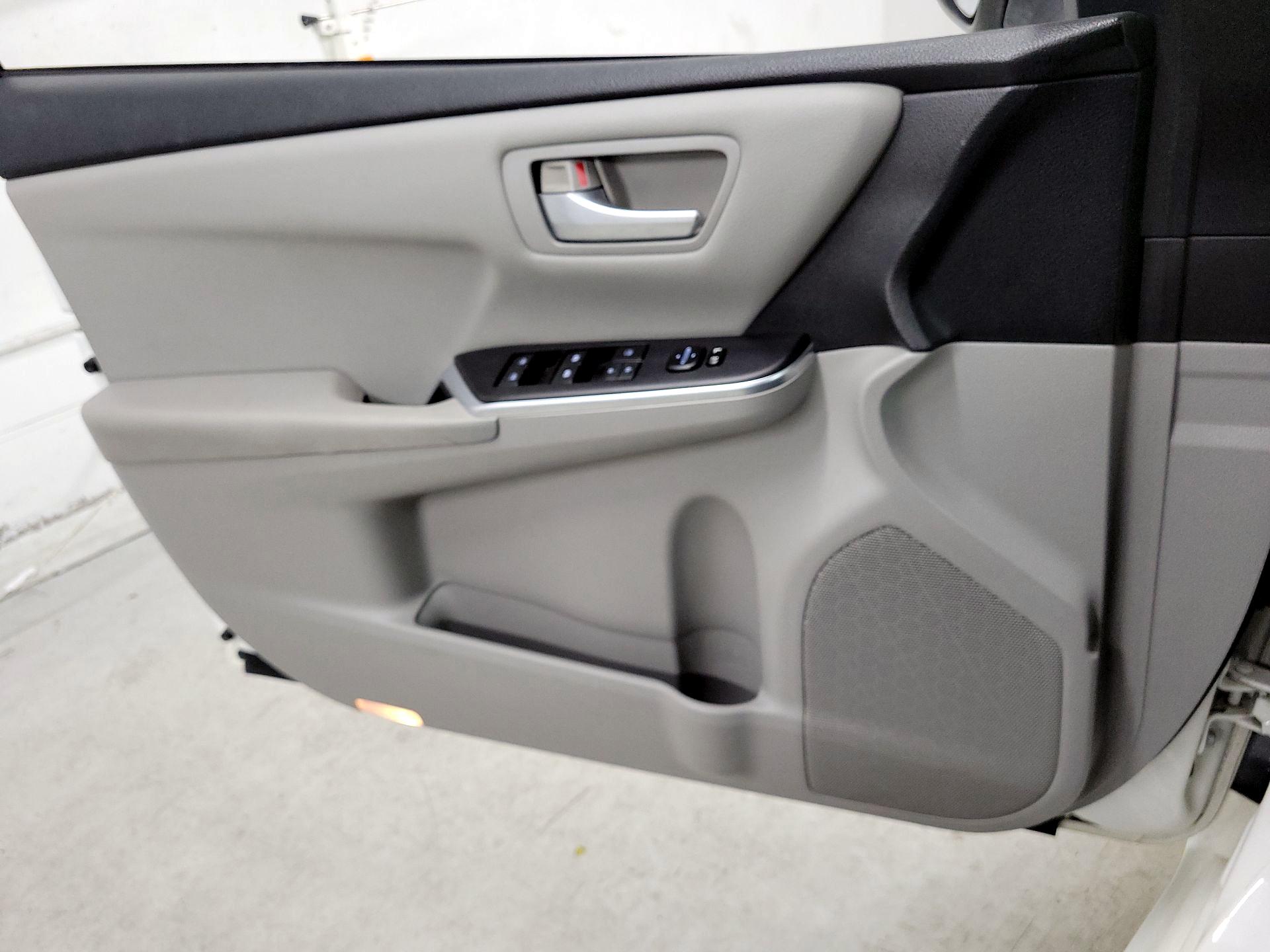 Thumbnail: 2015 Toyota Camry - 12