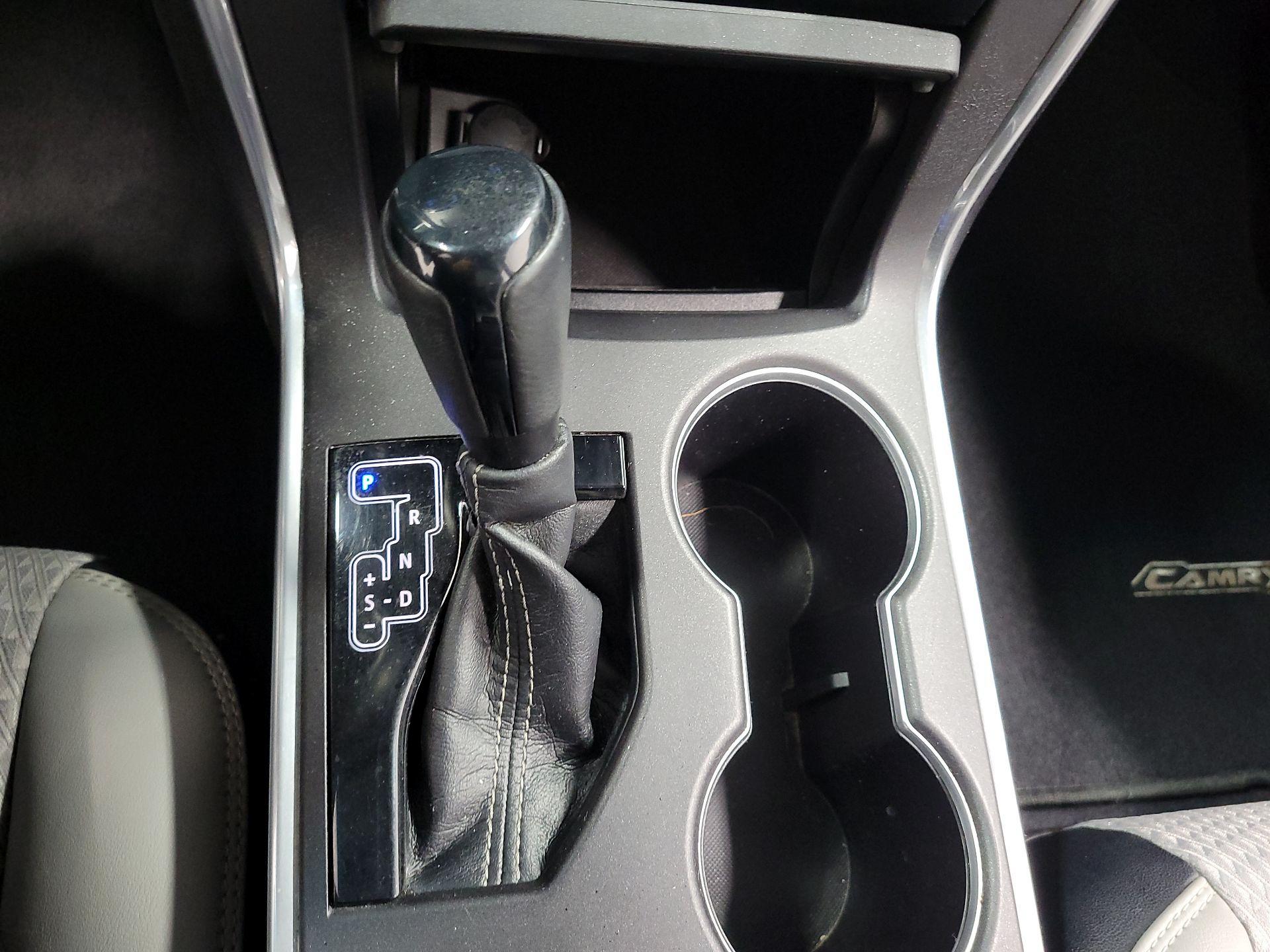 Thumbnail: 2015 Toyota Camry - 16