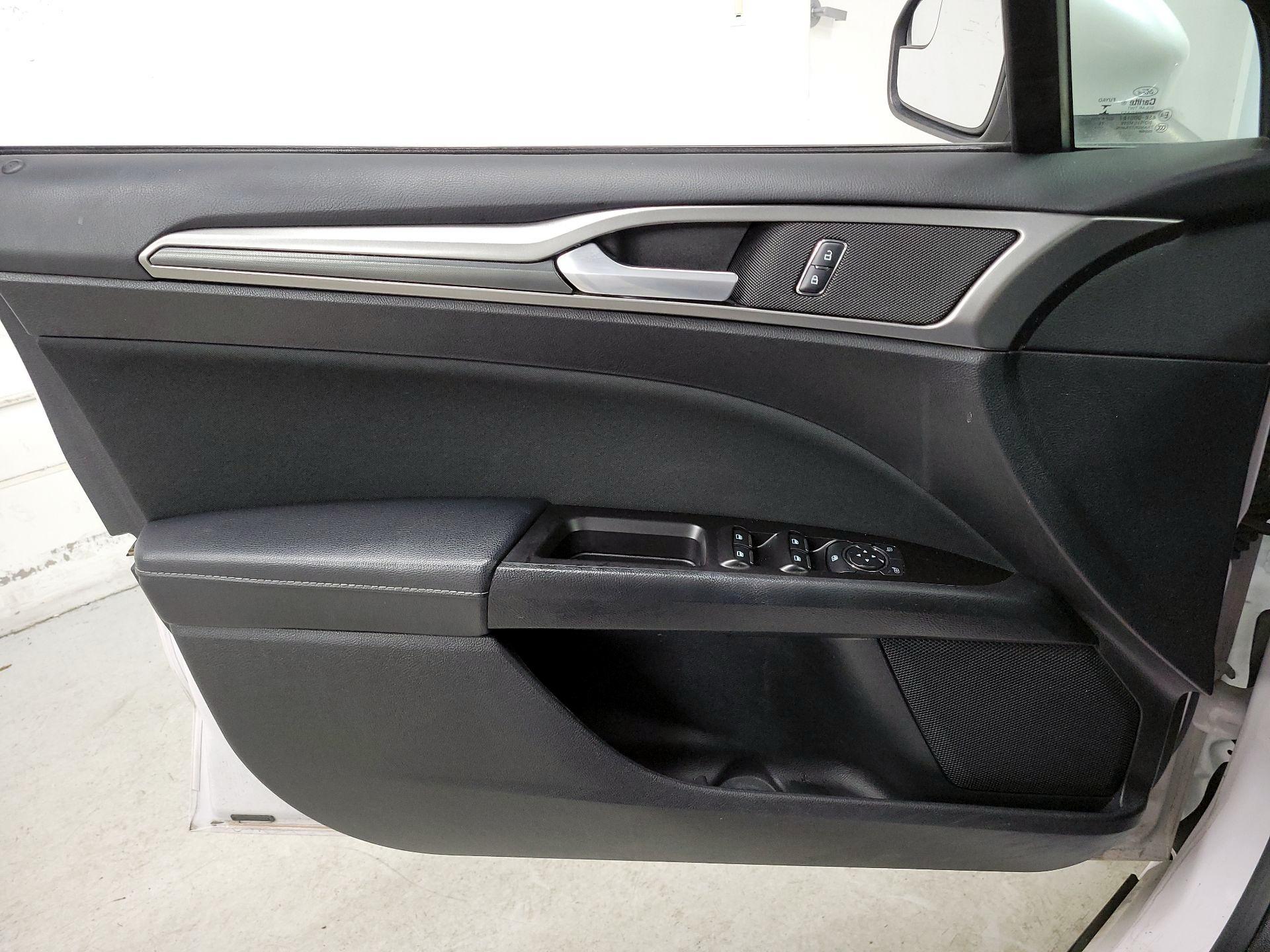 Thumbnail: 2017 Ford Fusion - 12