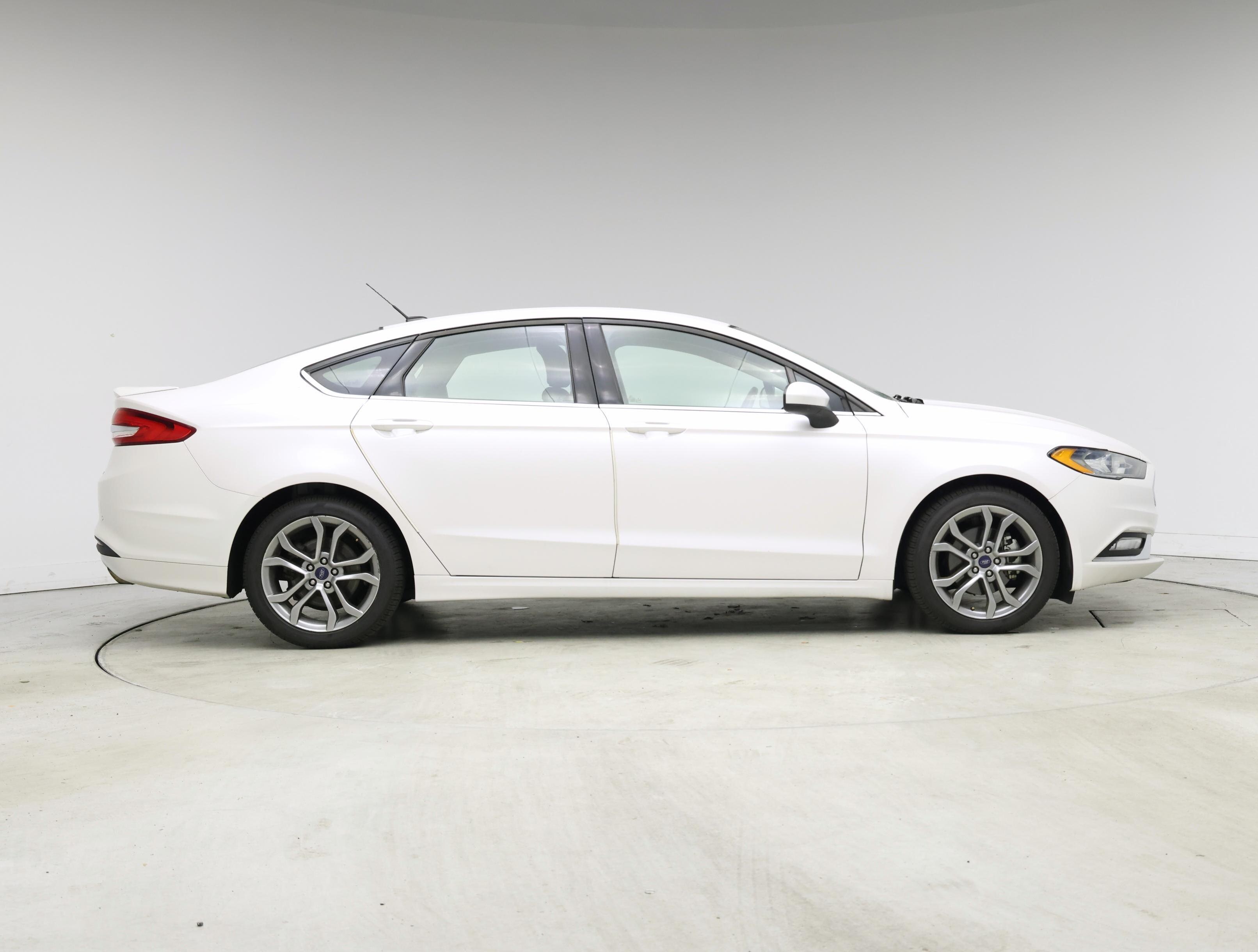 Thumbnail: 2017 Ford Fusion - 7