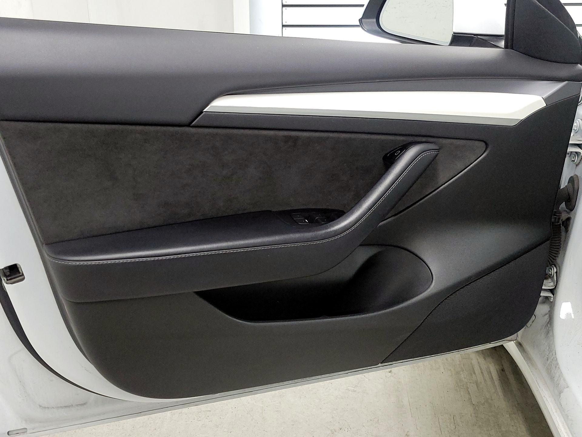 Thumbnail: 2022 Tesla Model 3 - 12