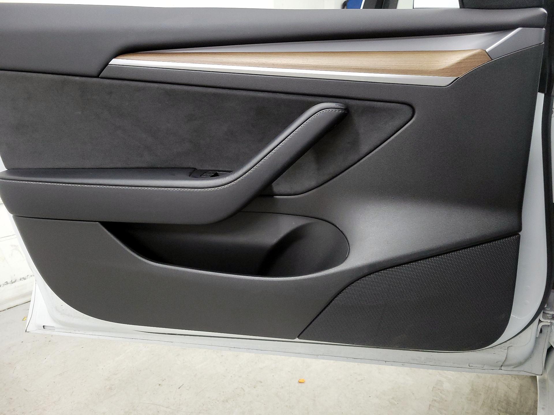 Thumbnail: 2022 Tesla Model 3 - 12