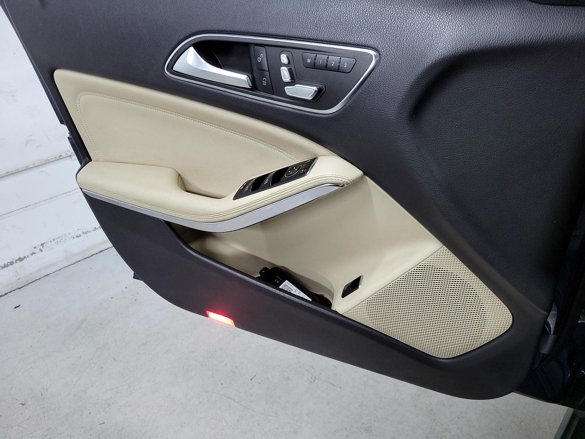 Thumbnail: 2019 Mercedes-Benz GLA - 12