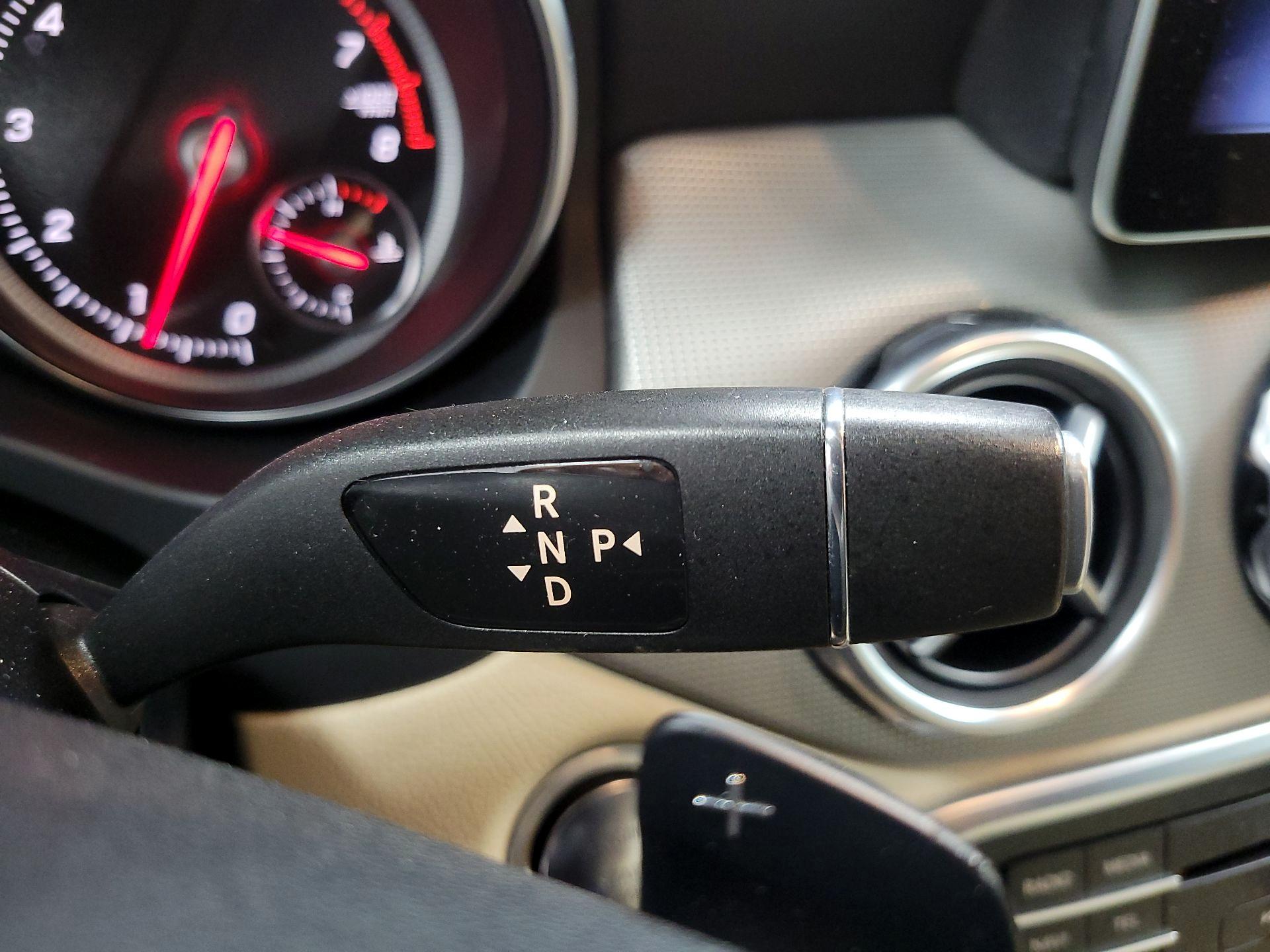 Thumbnail: 2019 Mercedes-Benz GLA - 16