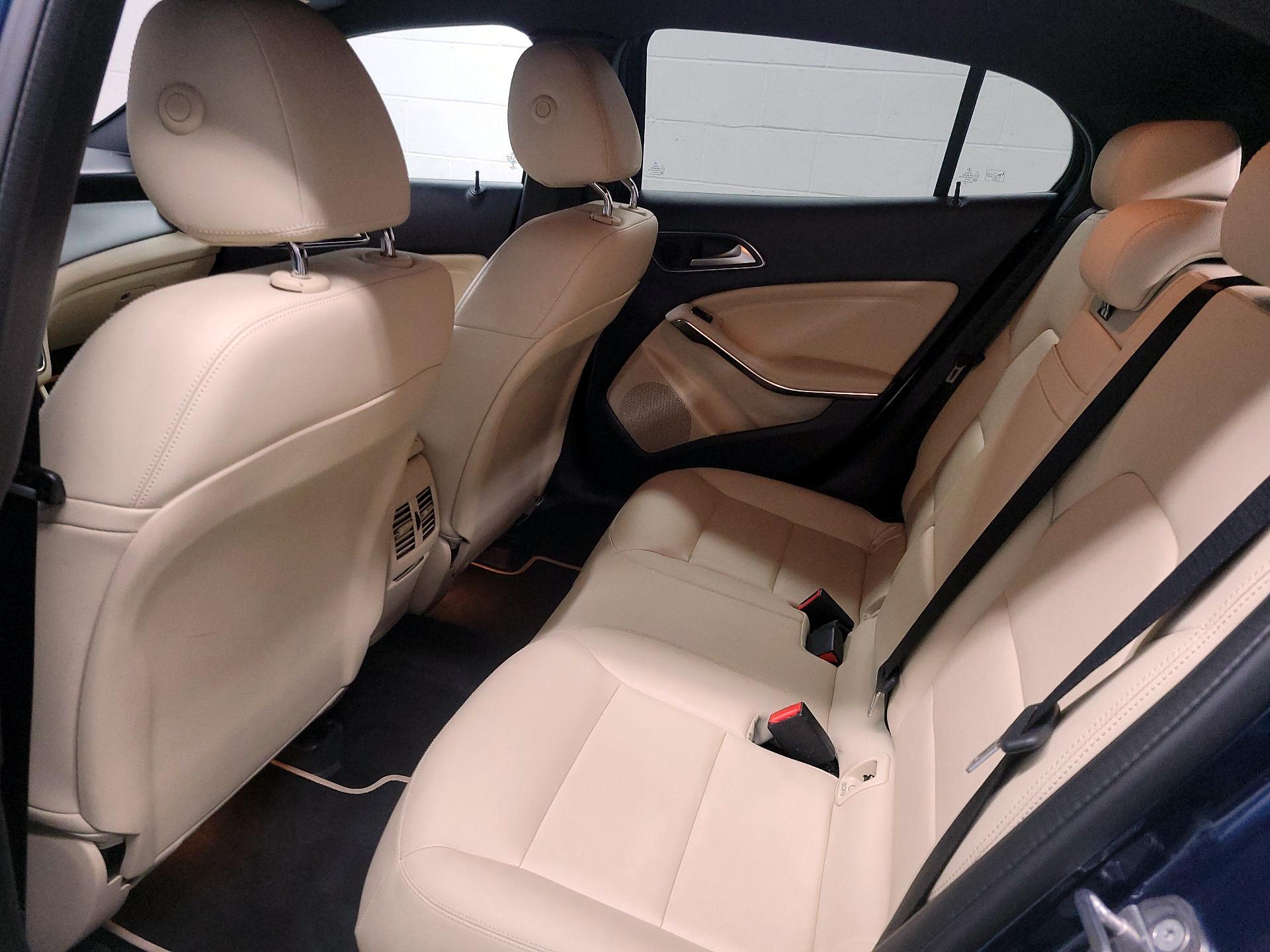 Thumbnail: 2019 Mercedes-Benz GLA - 17