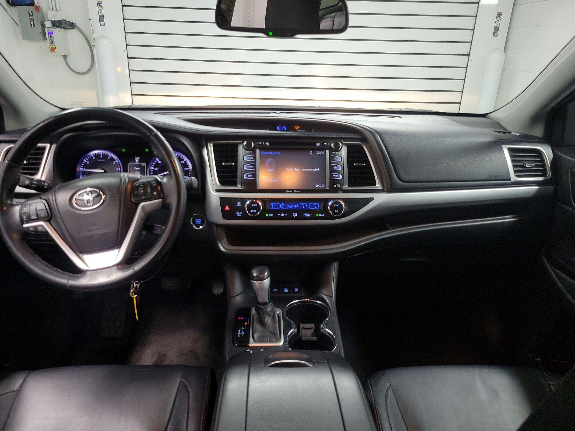 Thumbnail: 2014 Toyota Highlander - 9
