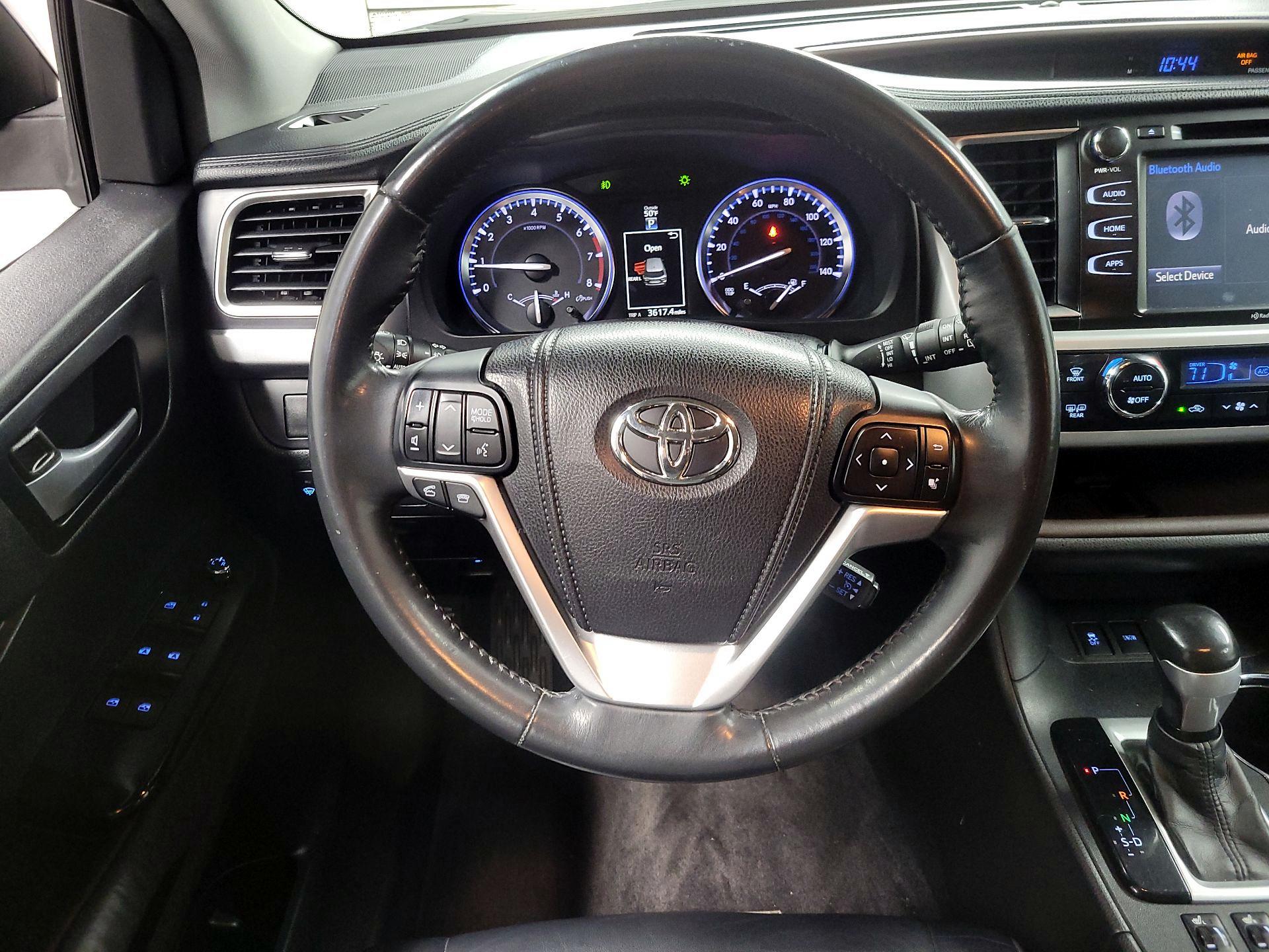 Thumbnail: 2014 Toyota Highlander - 10