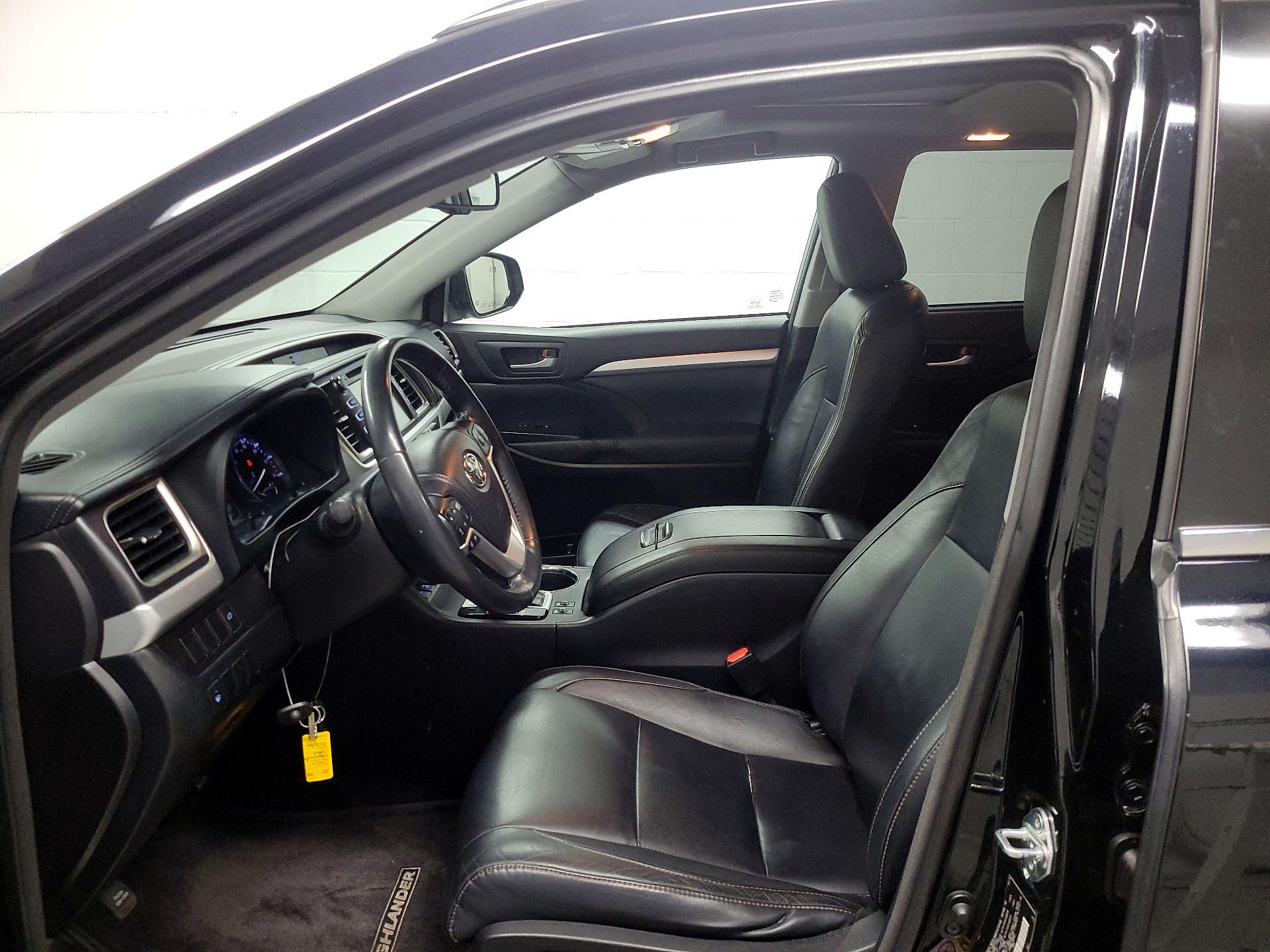 Thumbnail: 2014 Toyota Highlander - 11