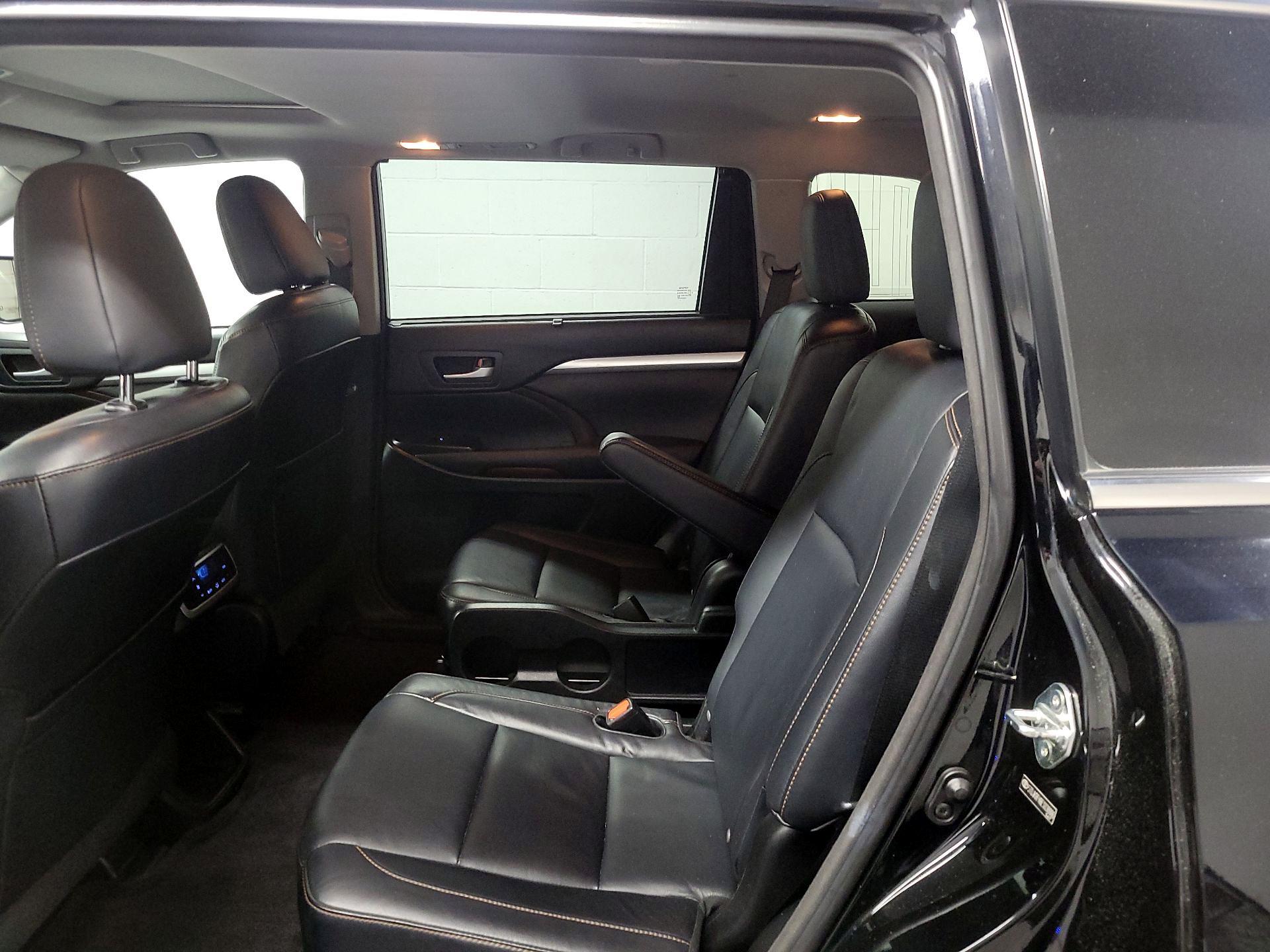 Thumbnail: 2014 Toyota Highlander - 18