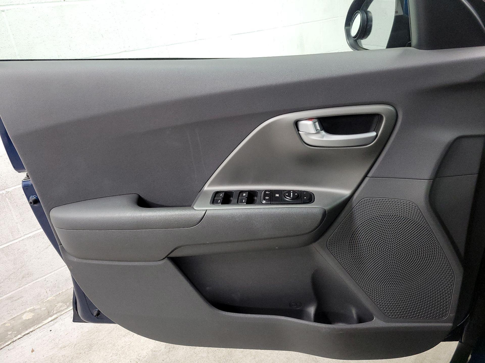 Thumbnail: 2018 Kia Niro - 12