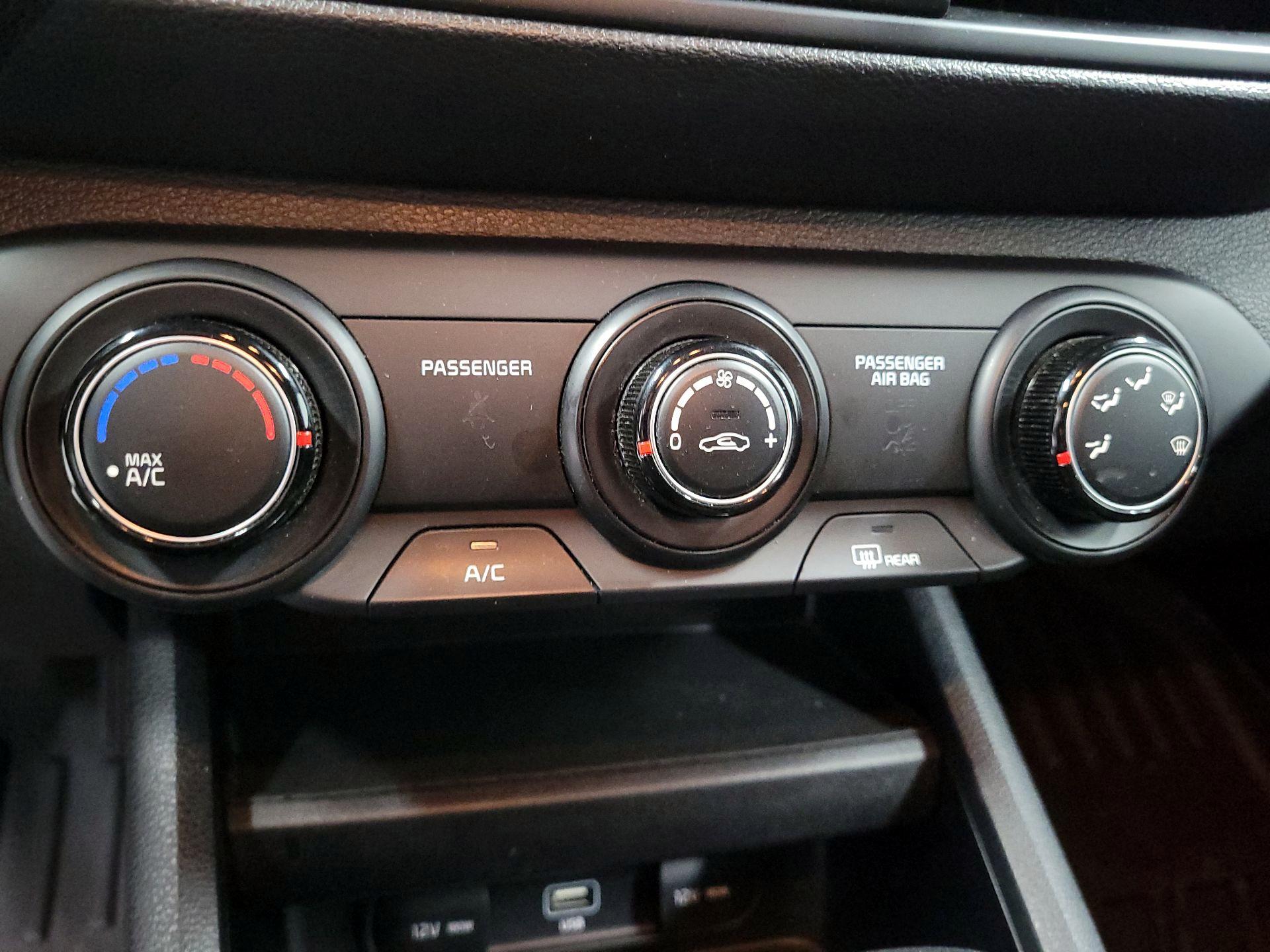 Thumbnail: 2022 Kia Forte - 16