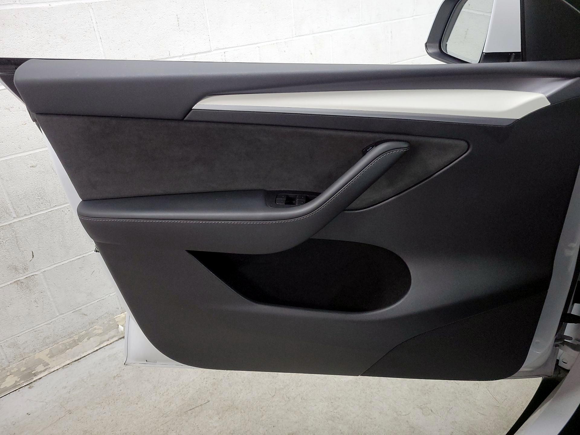 Thumbnail: 2022 Tesla Model Y - 12