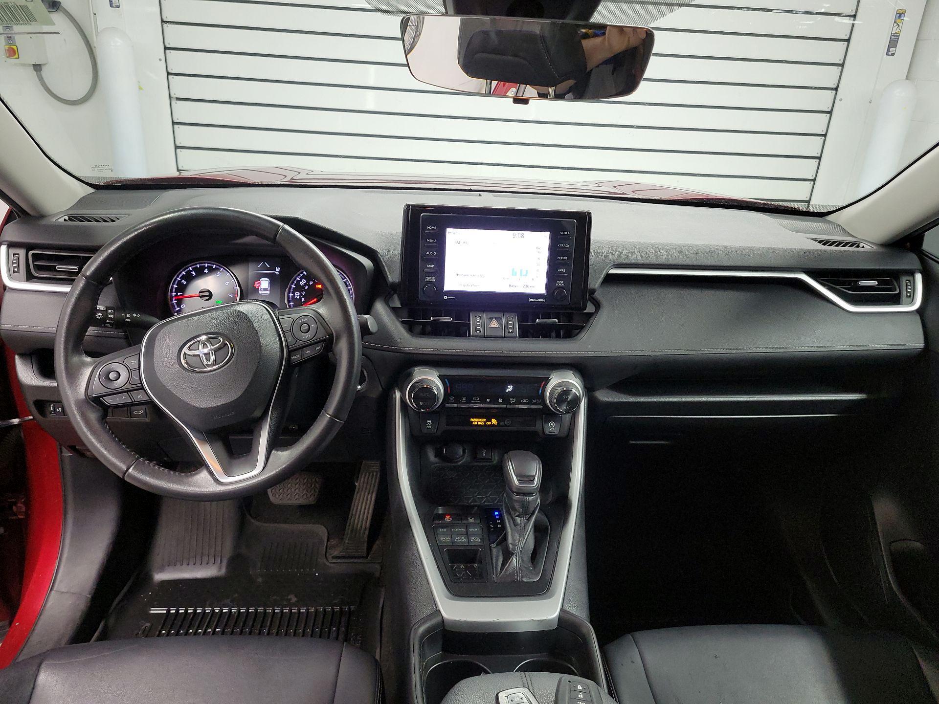 Thumbnail: 2021 Toyota RAV4 - 9