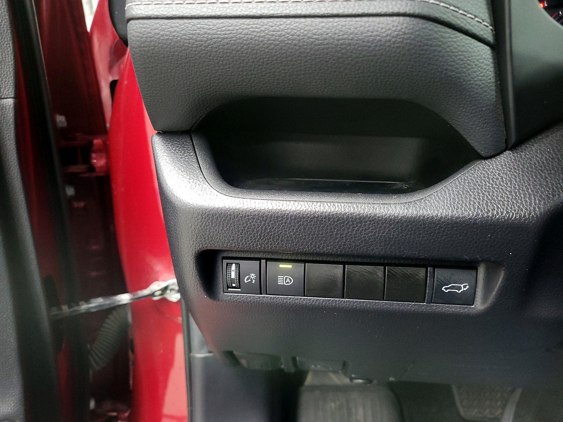 Thumbnail: 2021 Toyota RAV4 - 13