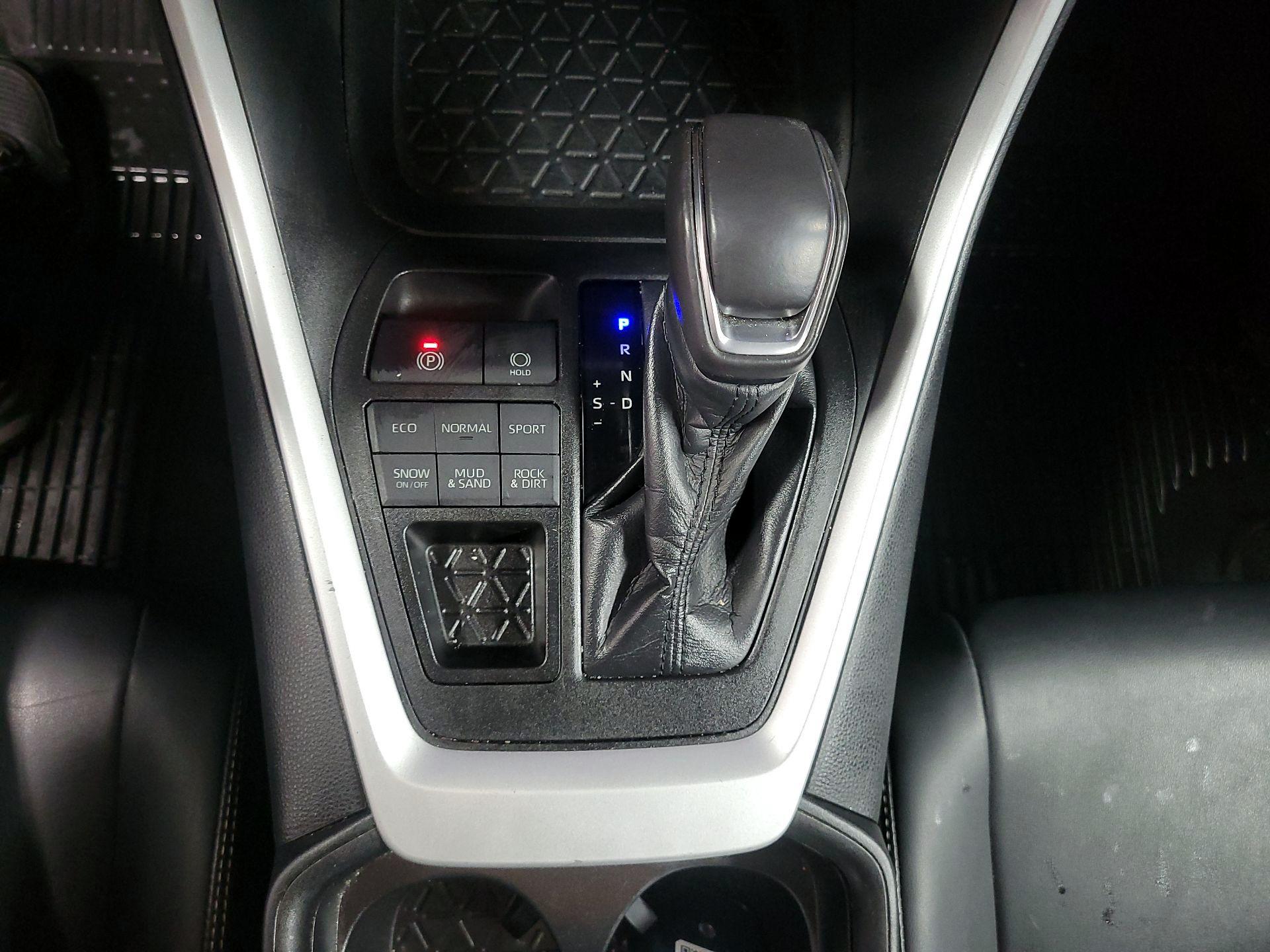 Thumbnail: 2021 Toyota RAV4 - 17