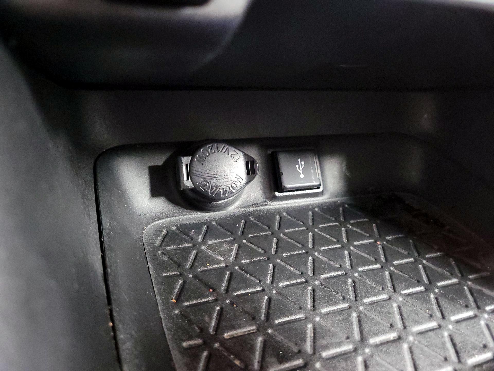 Thumbnail: 2021 Toyota RAV4 - 18