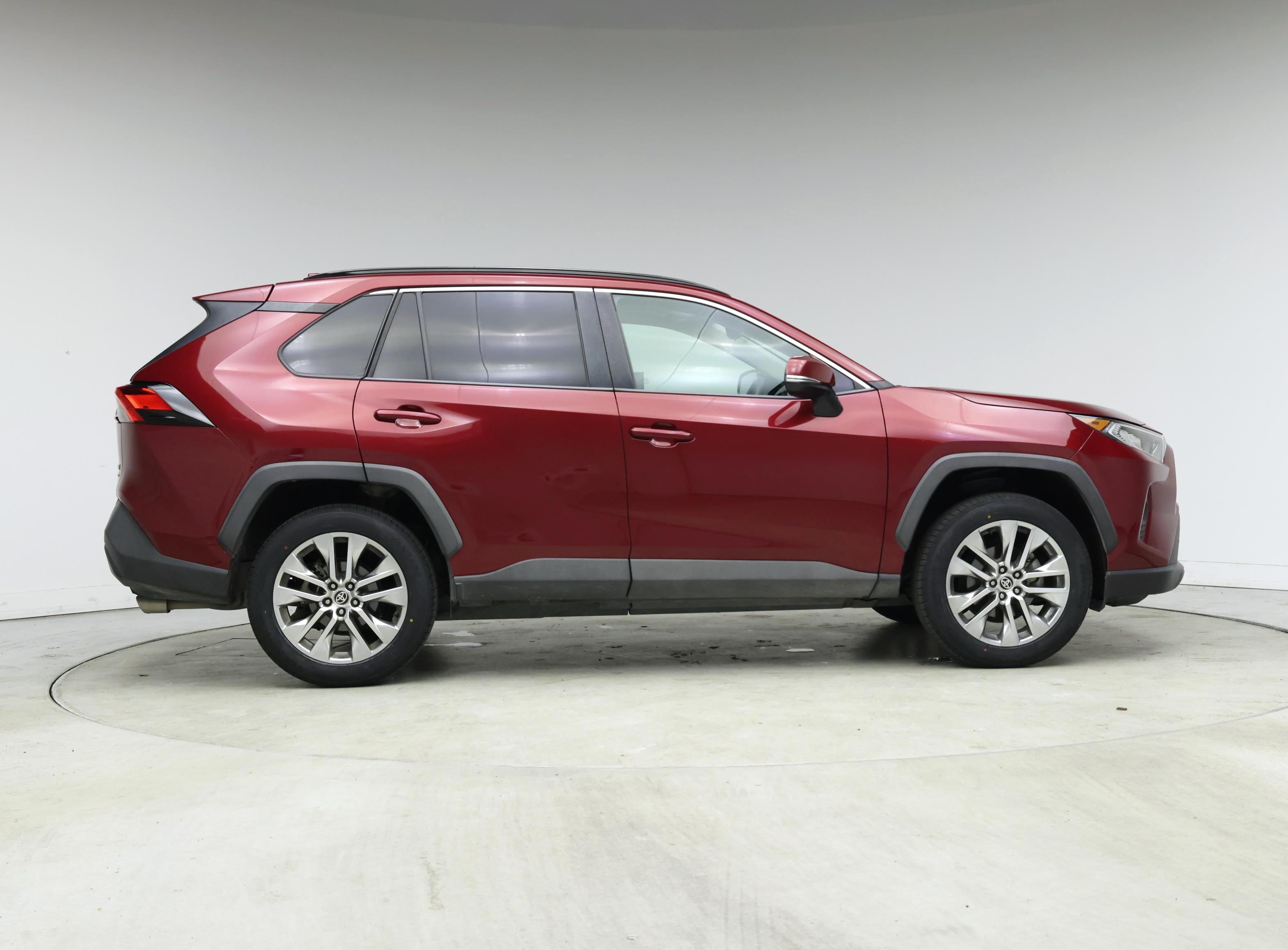 Thumbnail: 2021 Toyota RAV4 - 7