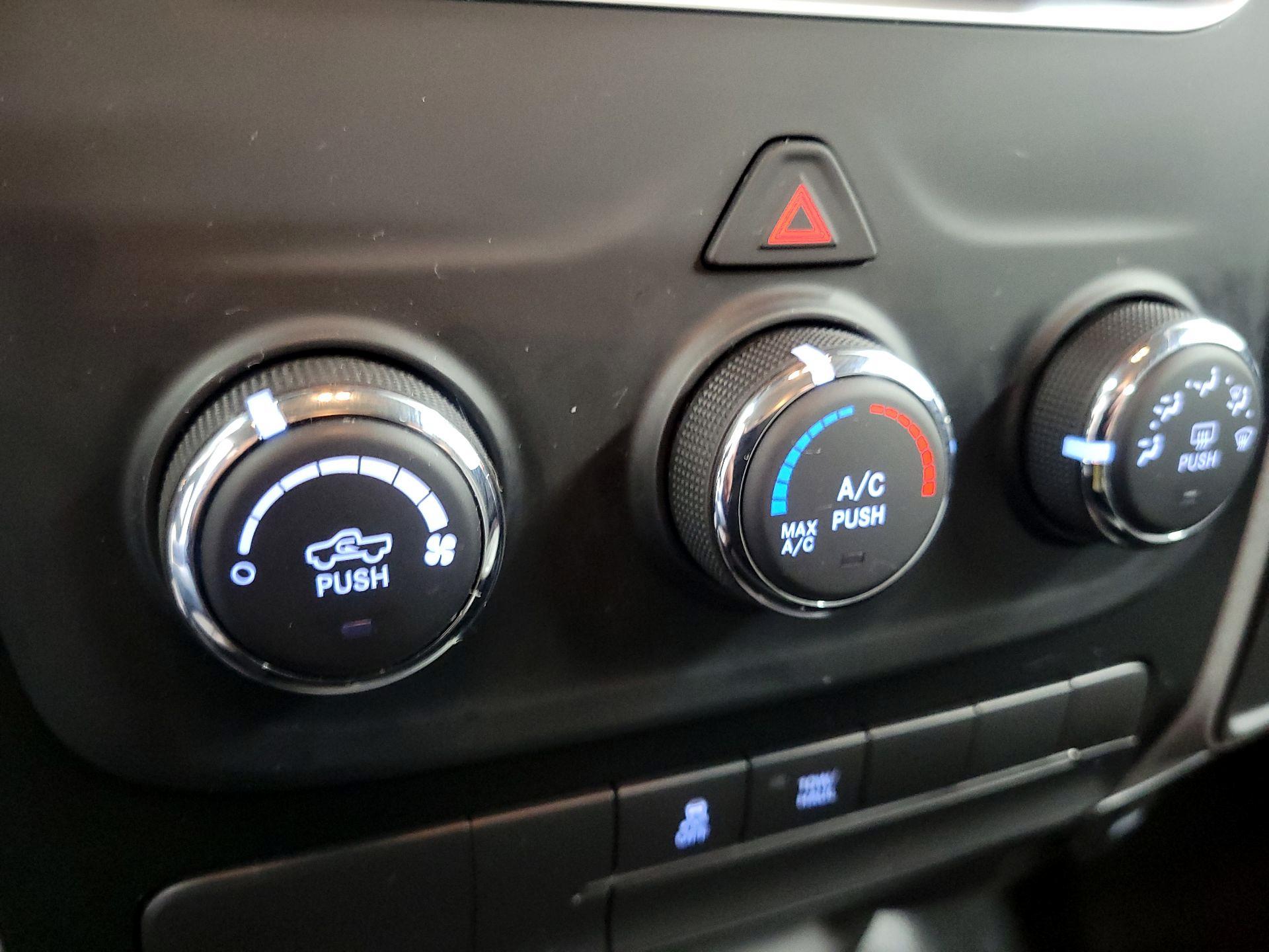 Thumbnail: 2022 RAM 1500 Classic - 16