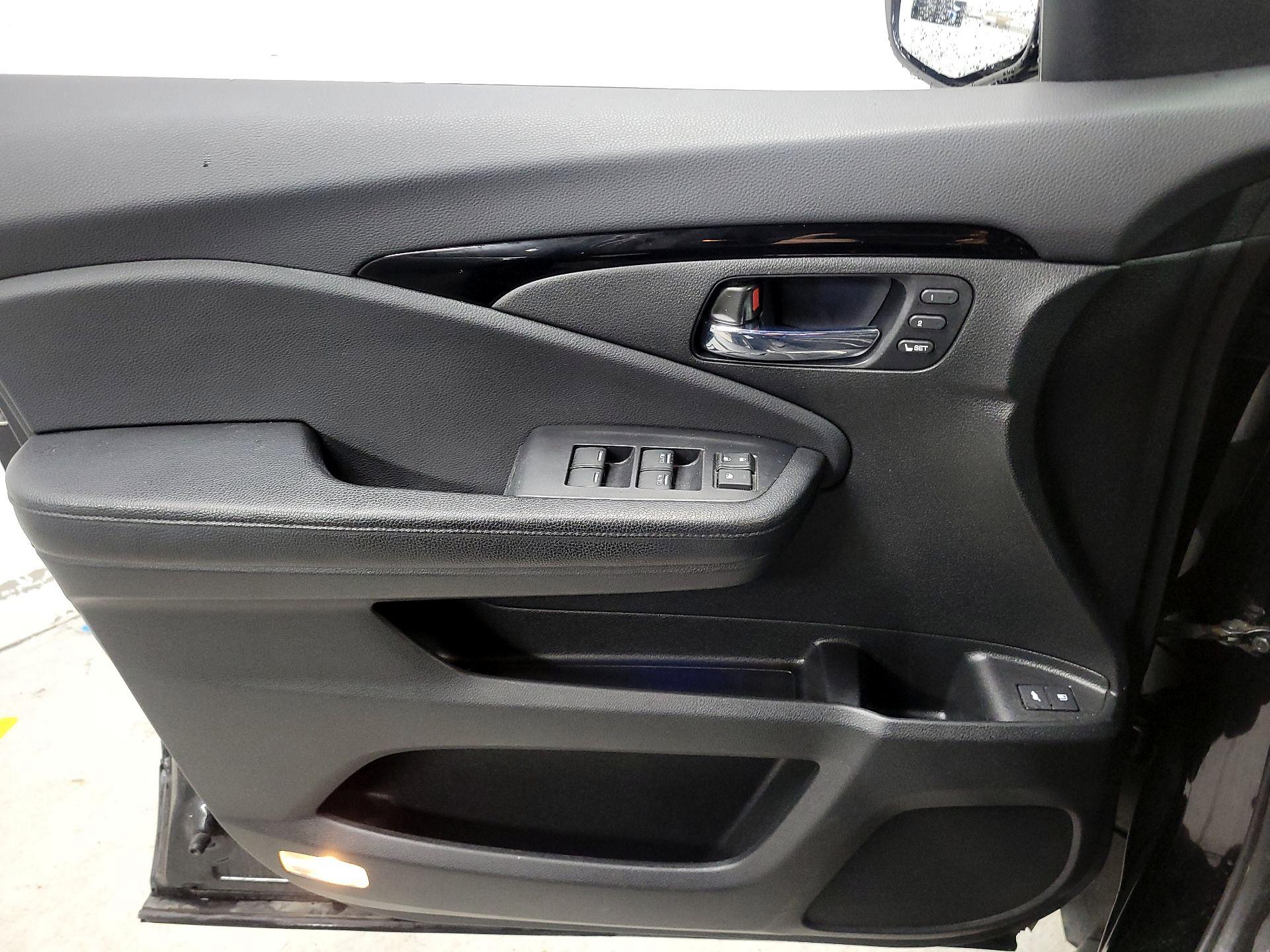 Thumbnail: 2016 Honda Pilot - 12