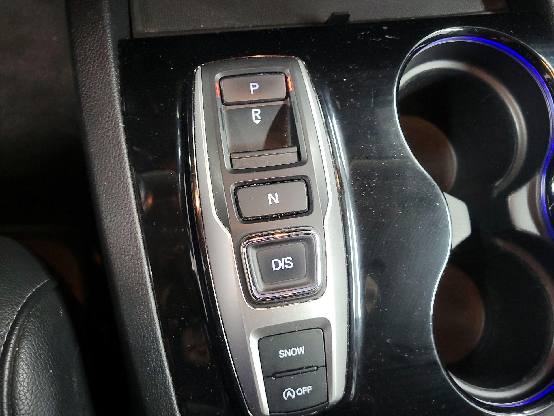 Thumbnail: 2016 Honda Pilot - 18