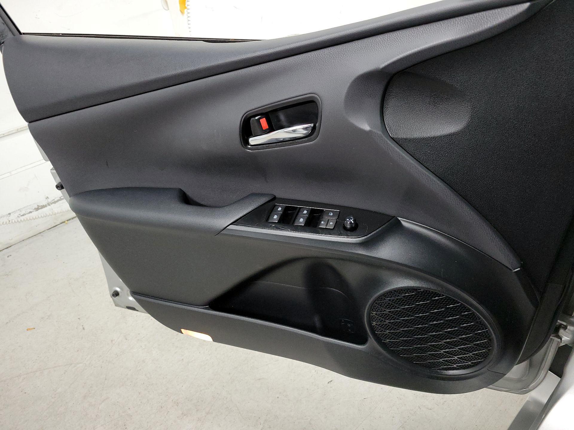 Thumbnail: 2017 Toyota Prius - 12