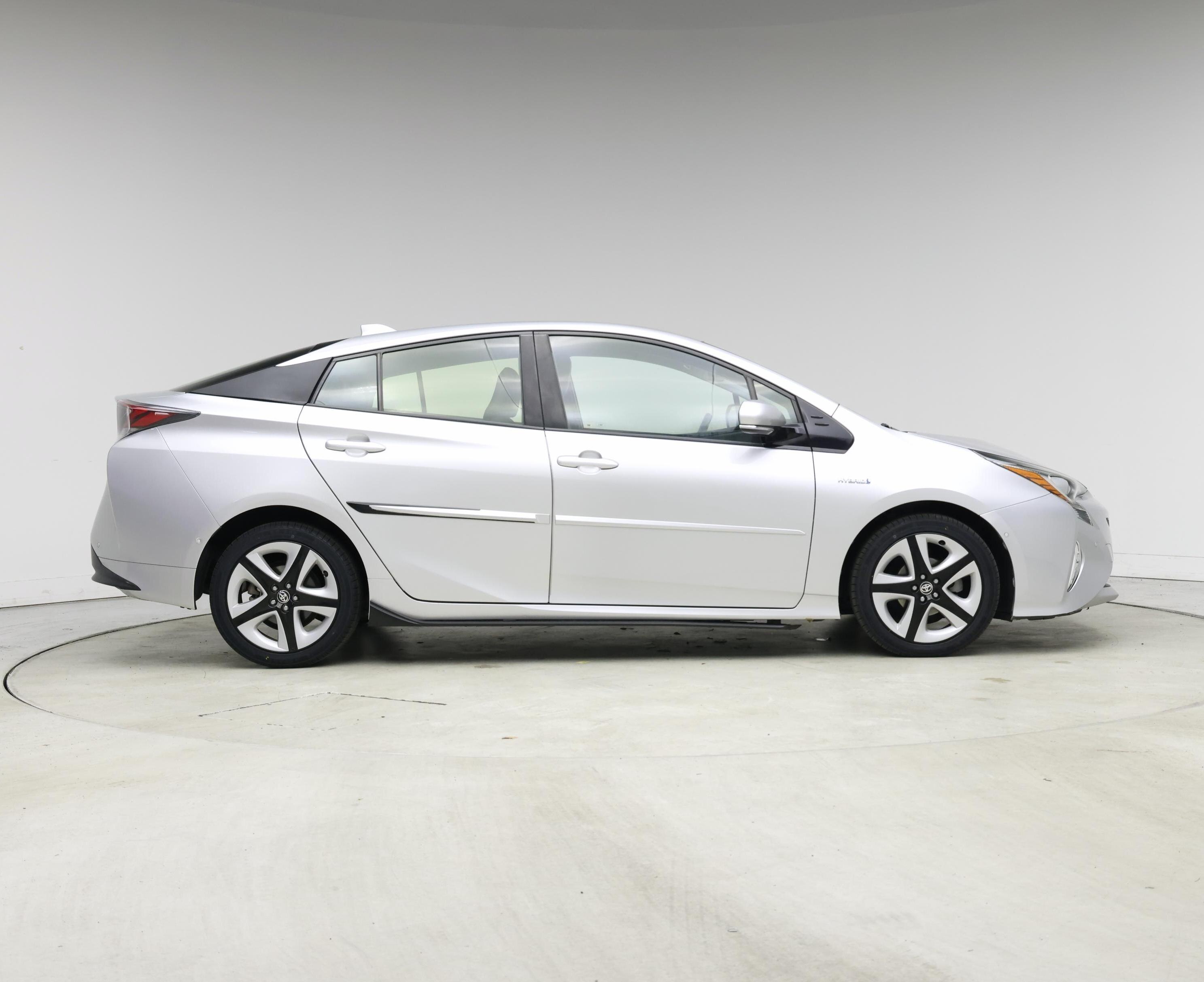 Thumbnail: 2017 Toyota Prius - 7