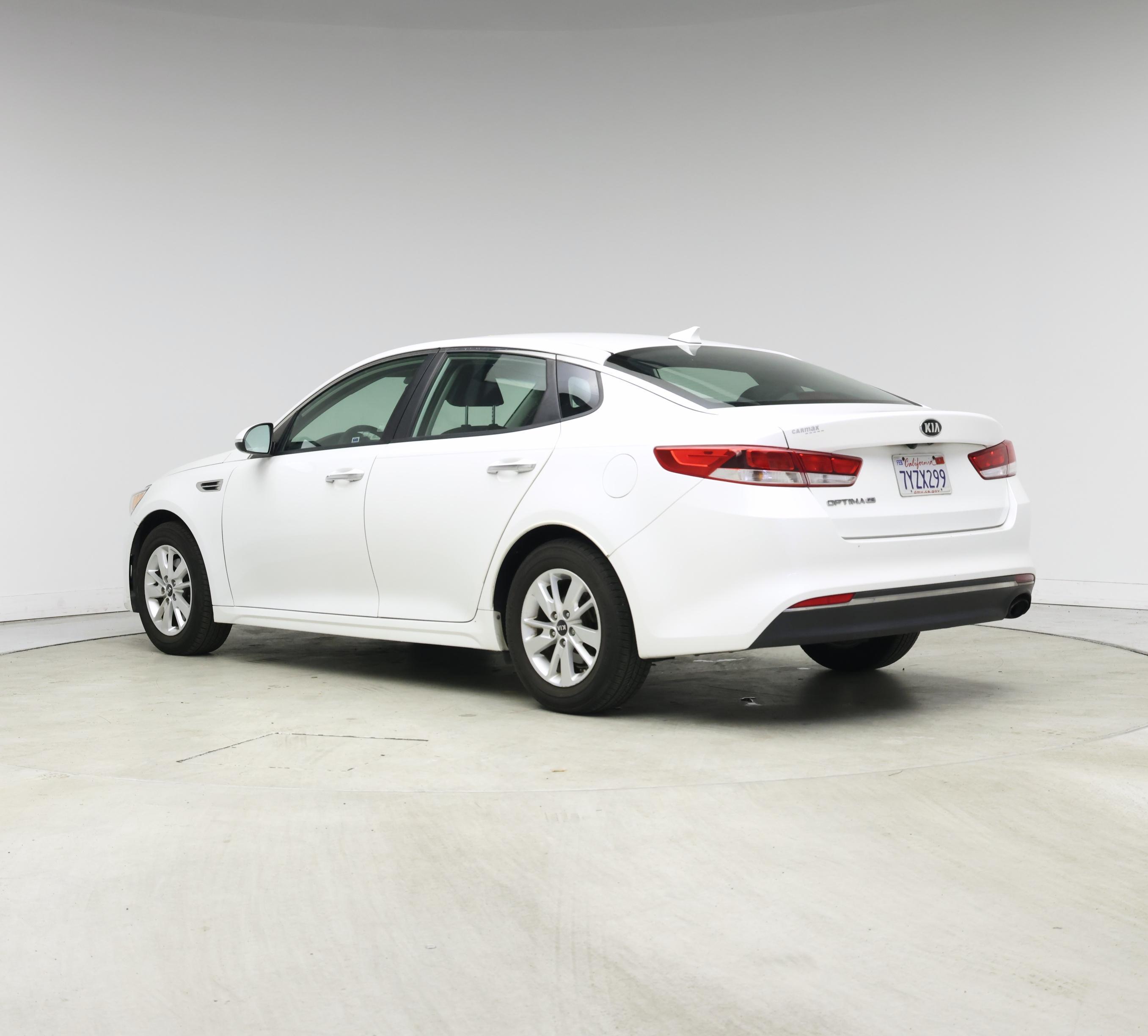 Thumbnail: 2016 Kia Optima - 2