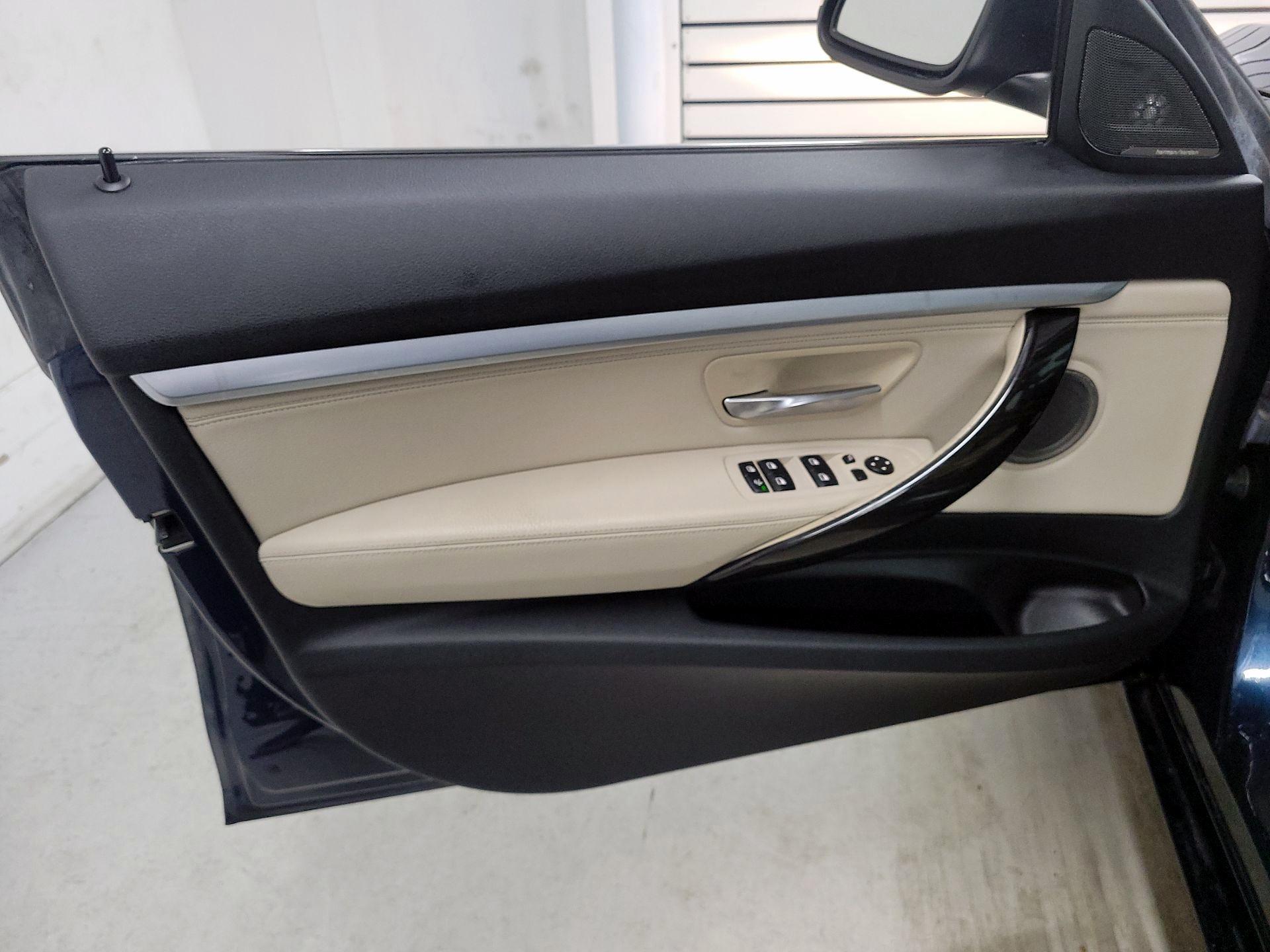 Thumbnail: 2016 BMW 3 Series - 12