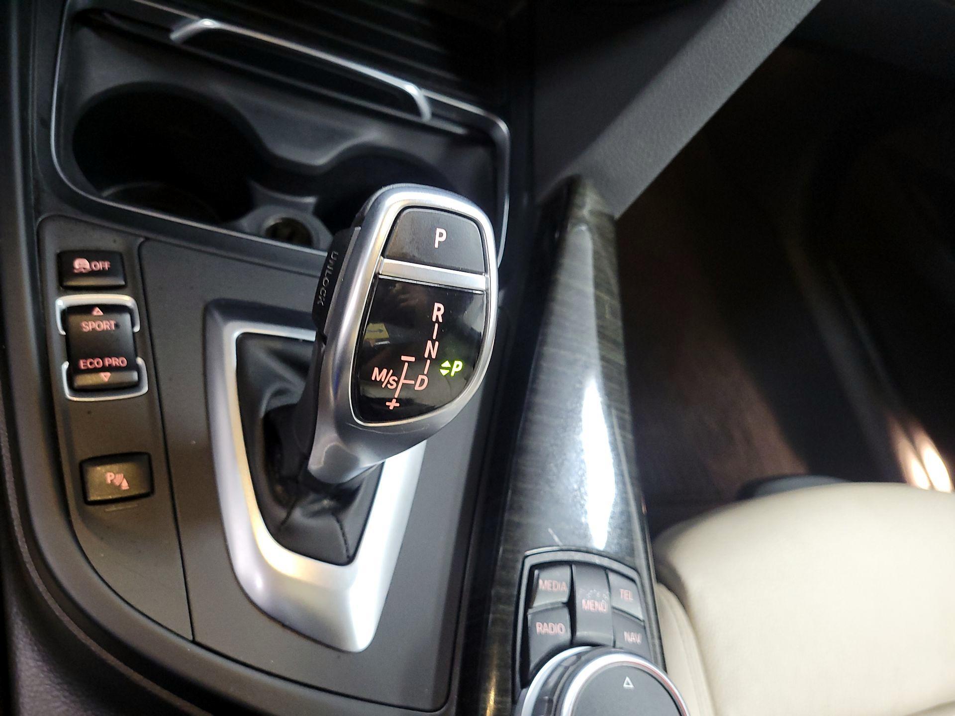 Thumbnail: 2016 BMW 3 Series - 16