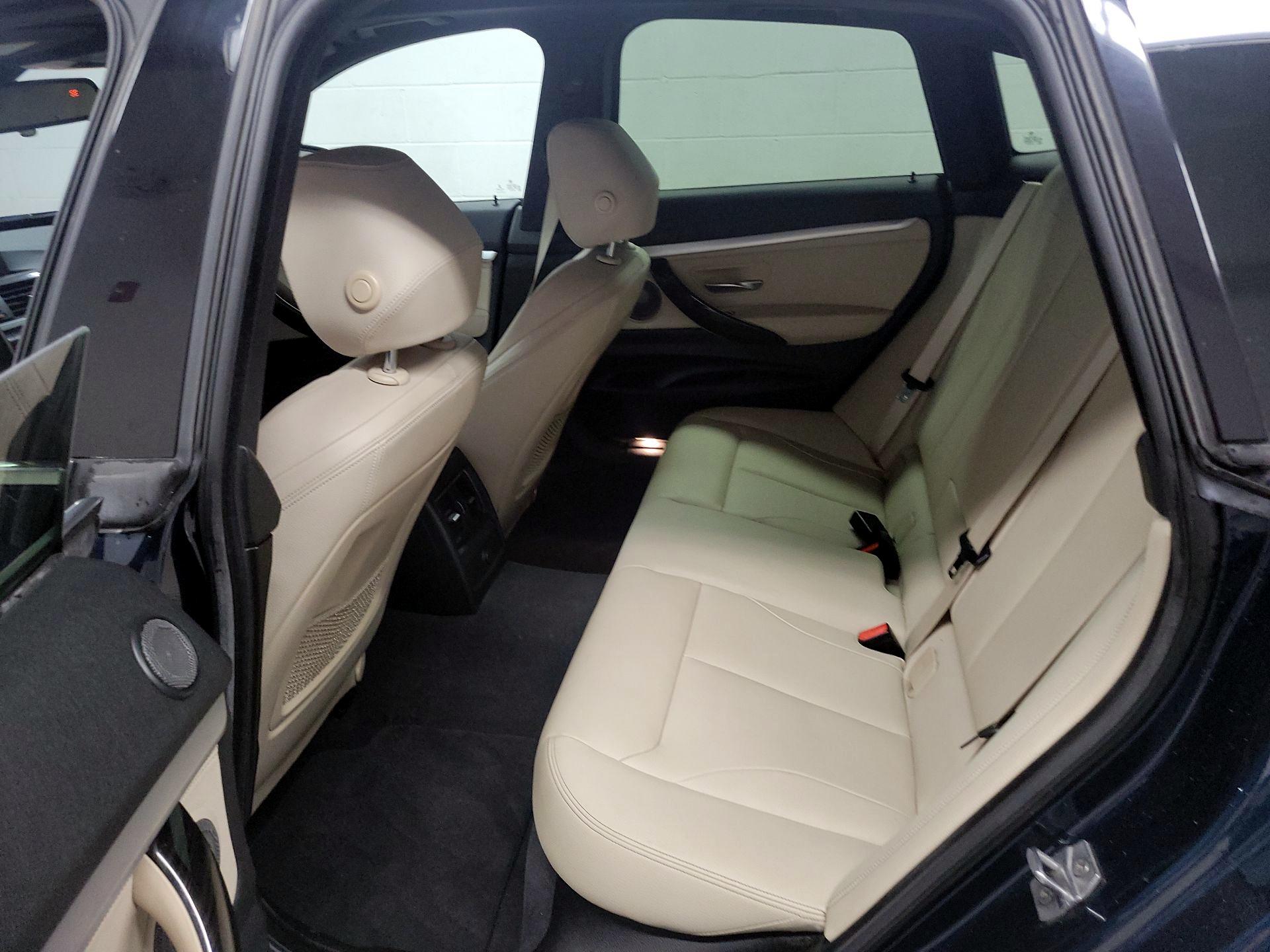 Thumbnail: 2016 BMW 3 Series - 17