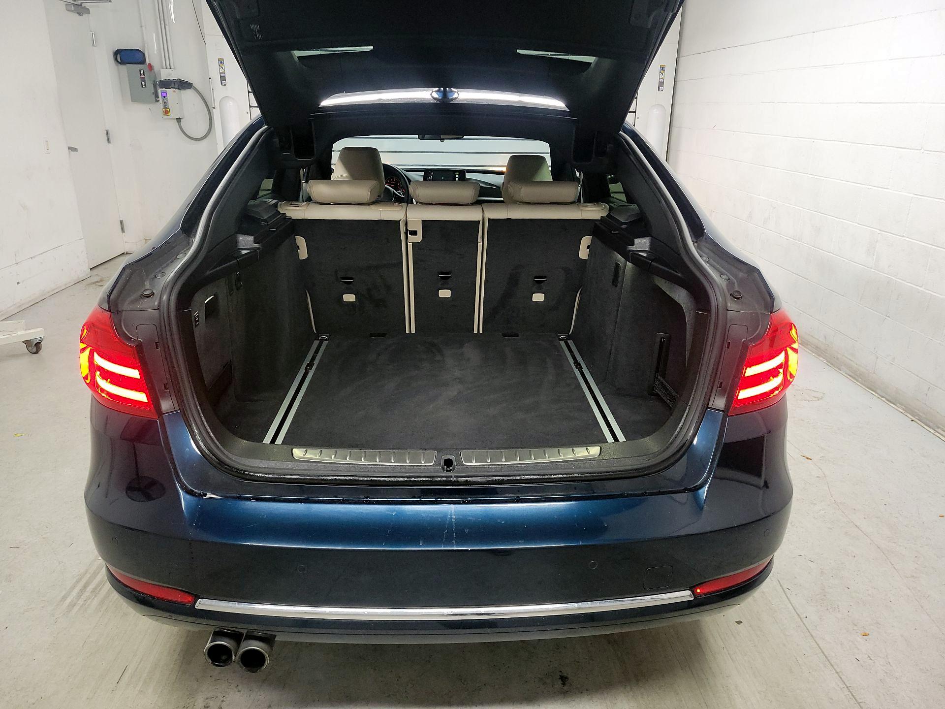 Thumbnail: 2016 BMW 3 Series - 18