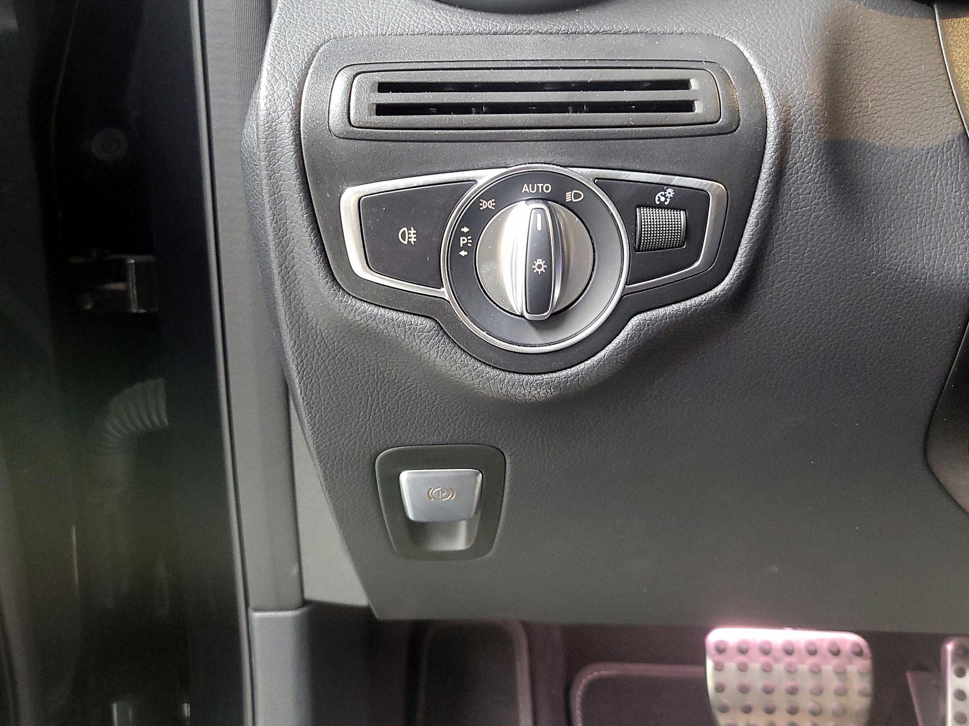 Thumbnail: 2022 Mercedes-Benz GLC - 13