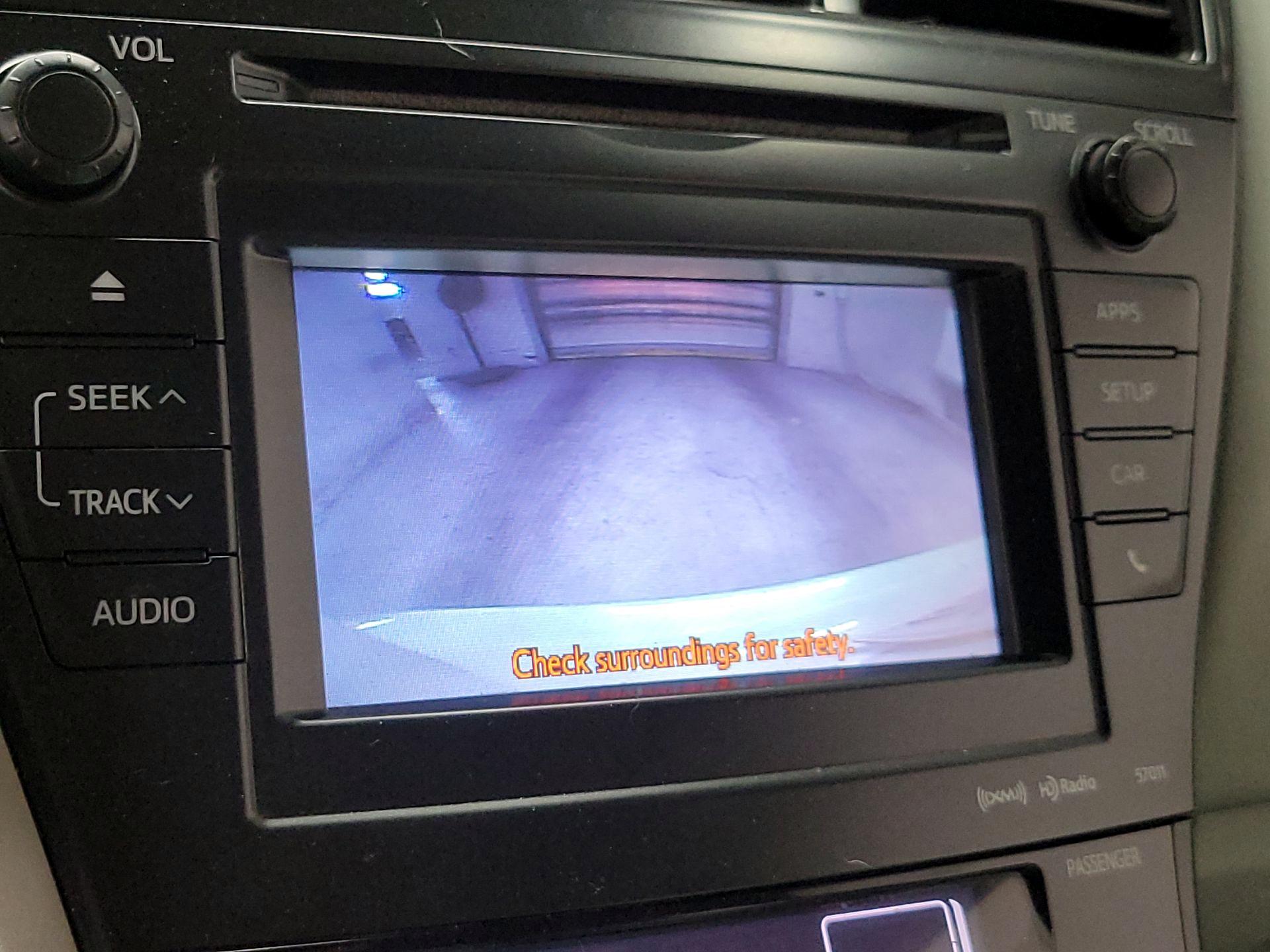 Thumbnail: 2014 Toyota Prius v - 11