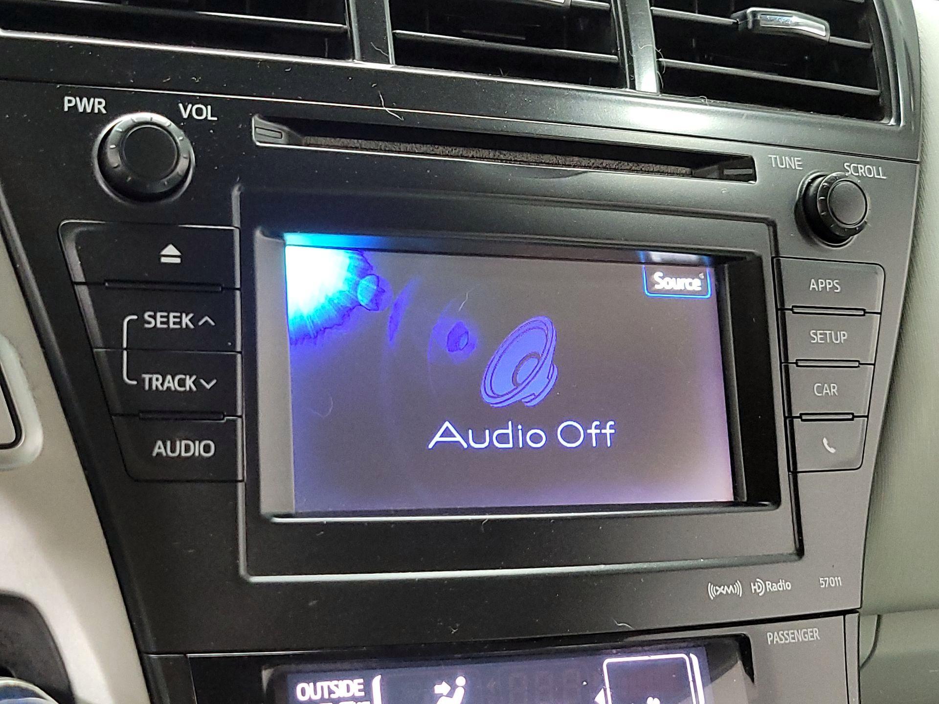 Thumbnail: 2014 Toyota Prius v - 12