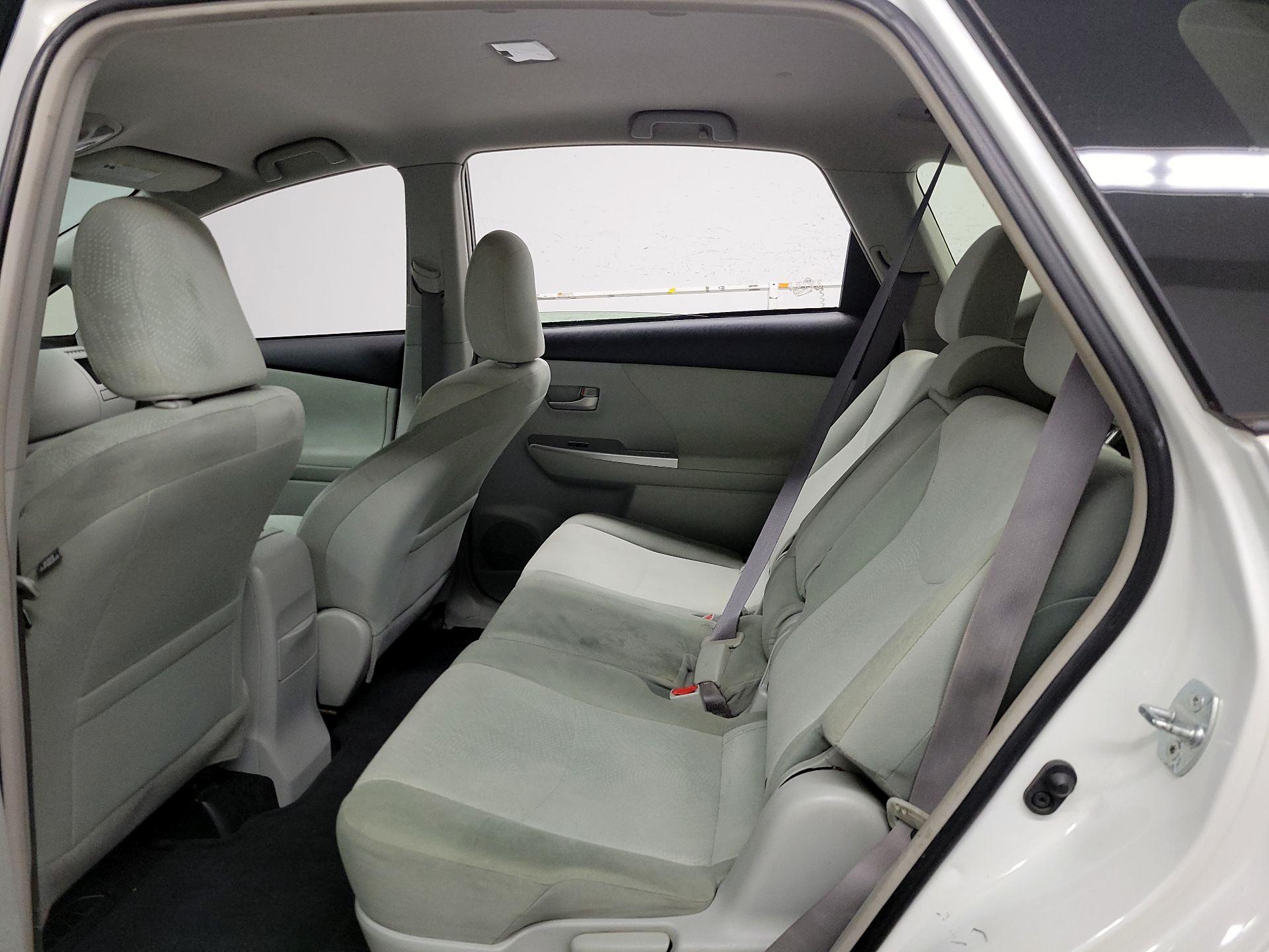 Thumbnail: 2014 Toyota Prius v - 15