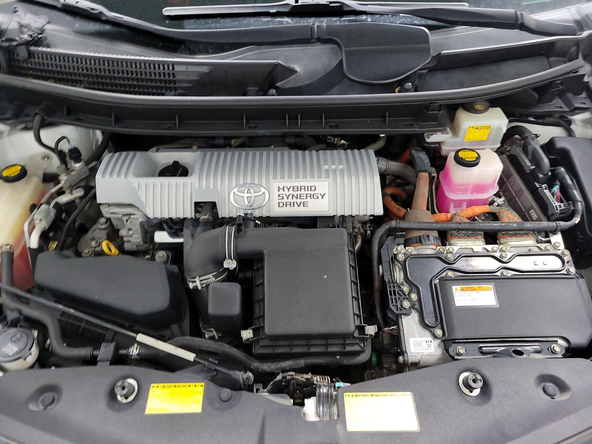 Thumbnail: 2014 Toyota Prius v - 17