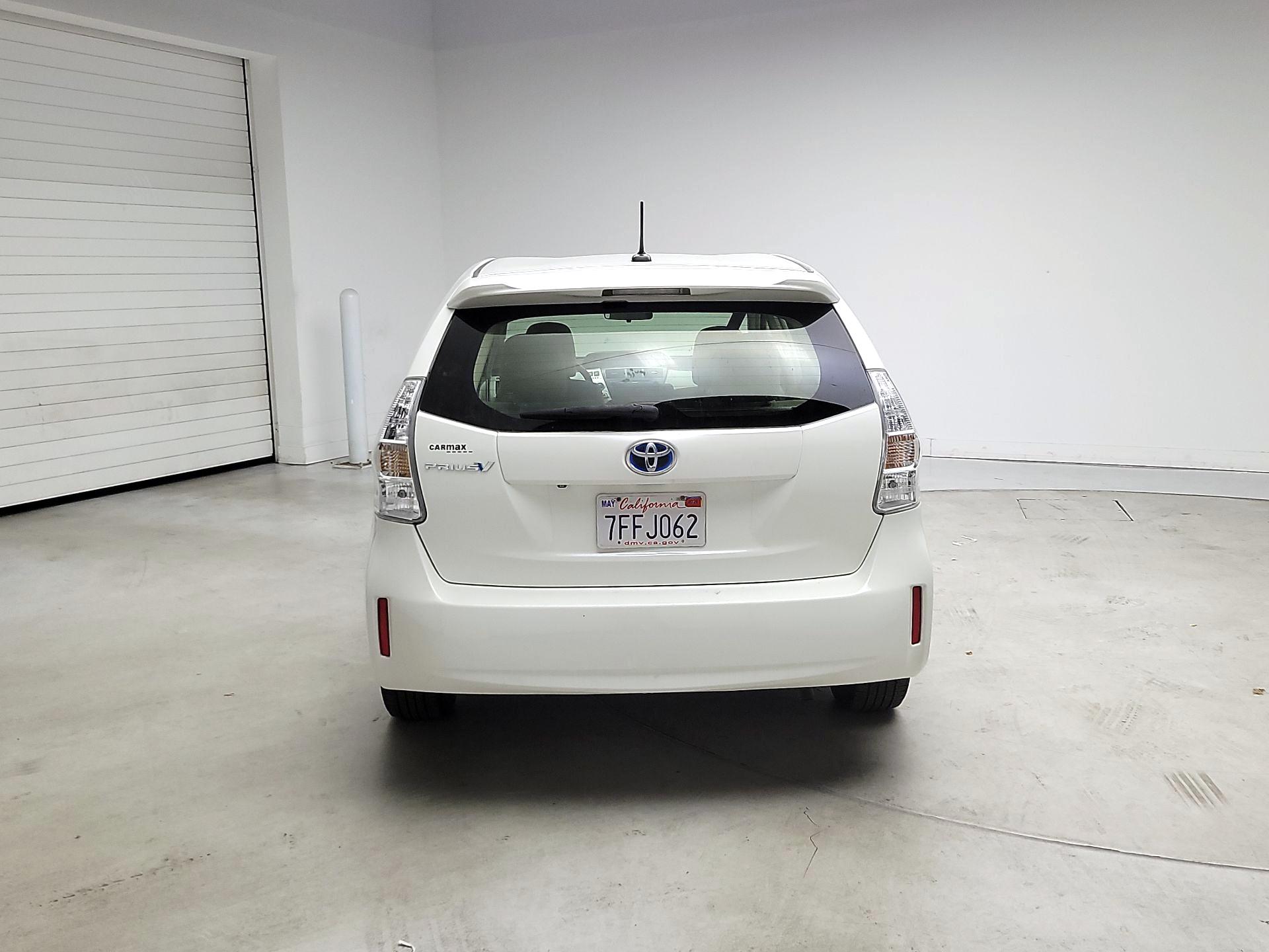 Thumbnail: 2014 Toyota Prius v - 6