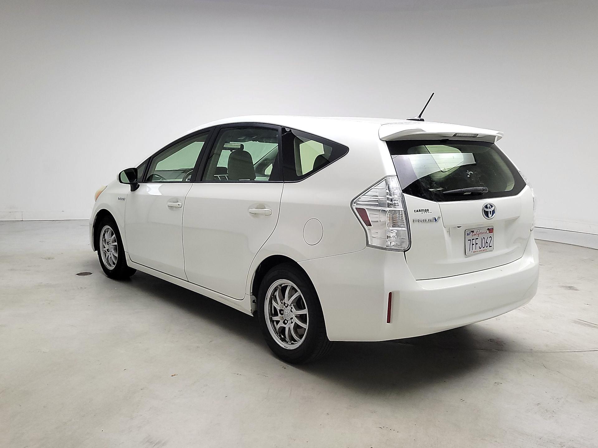 Thumbnail: 2014 Toyota Prius v - 7