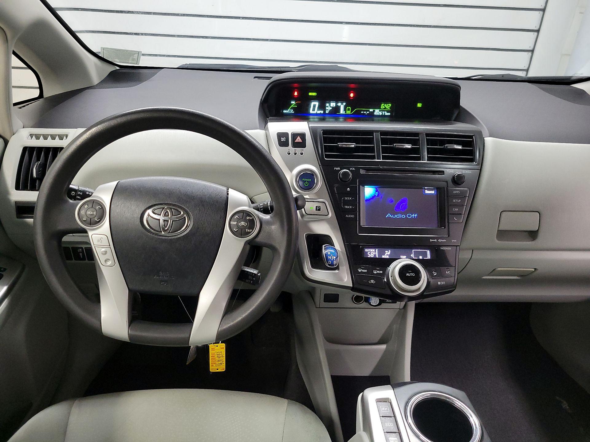 Thumbnail: 2014 Toyota Prius v - 8