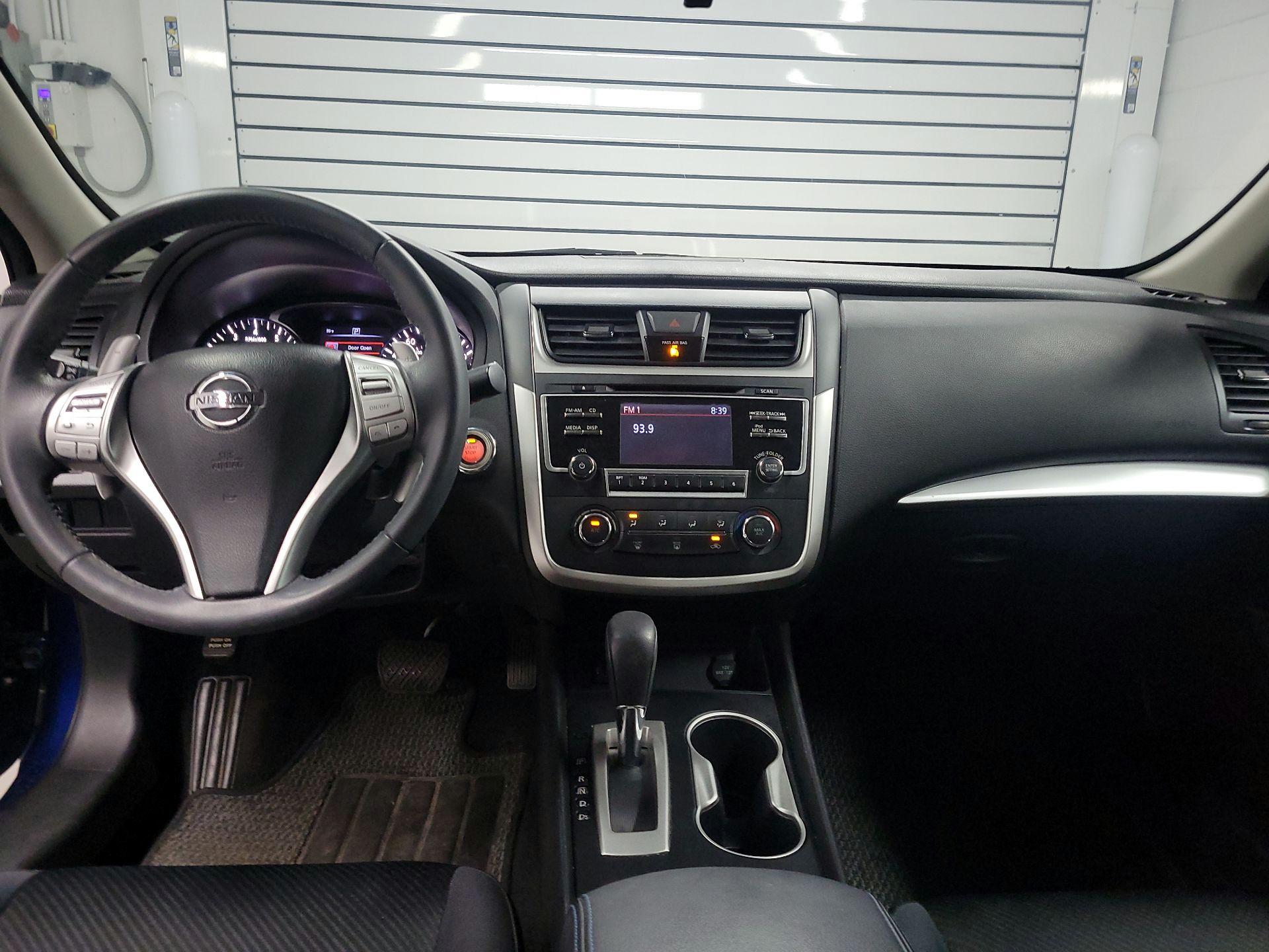 Thumbnail: 2017 Nissan Altima - 9